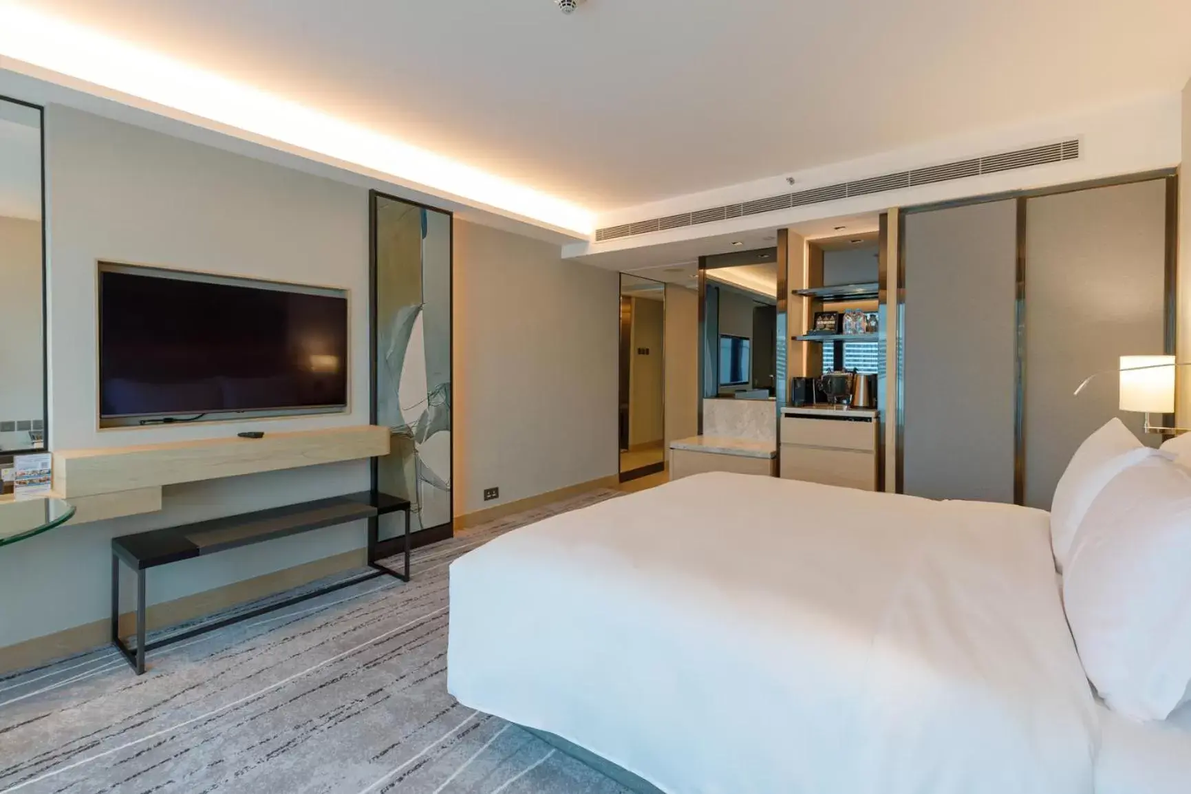 Bedroom, Bed in New World Millennium Hong Kong Hotel