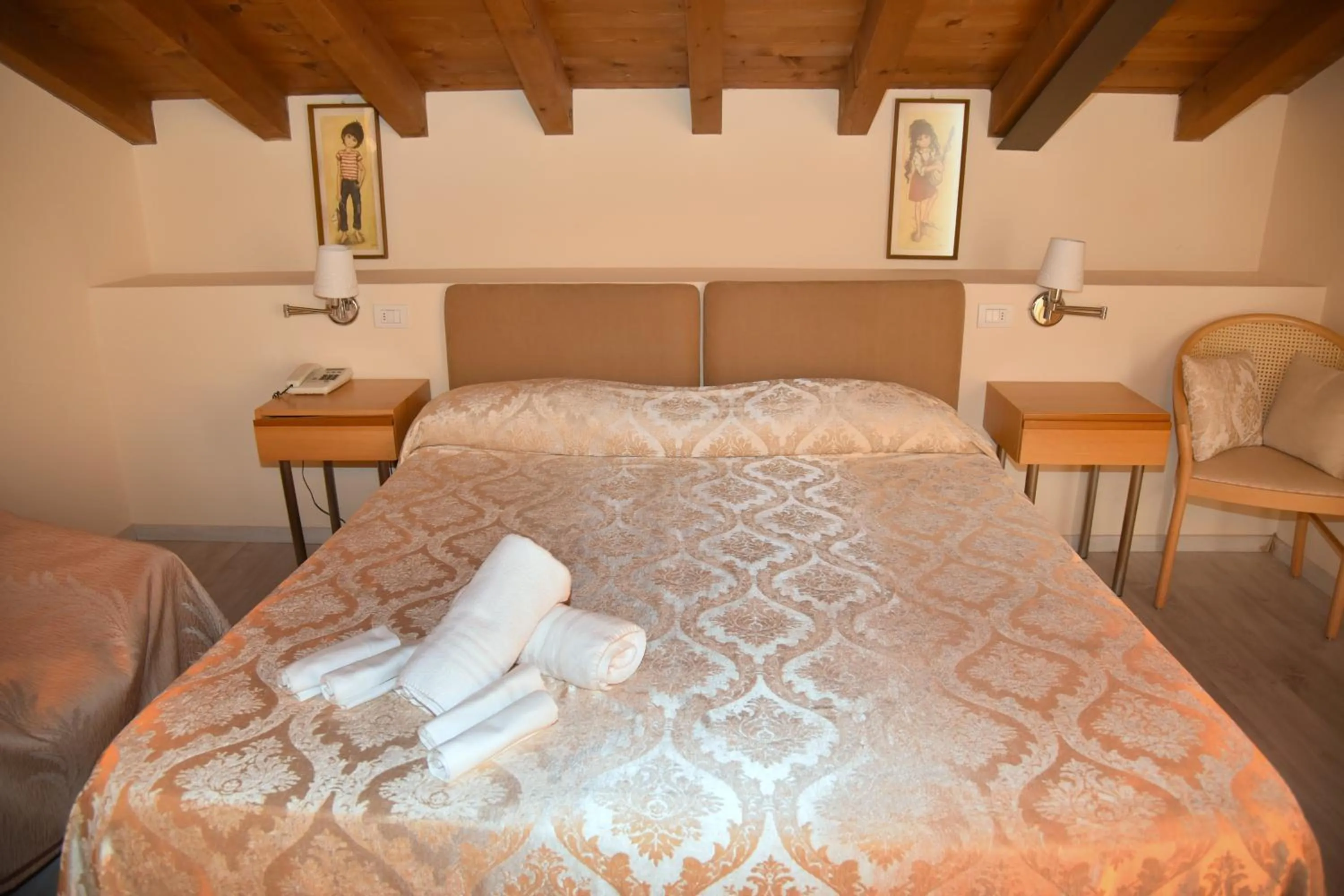 Bed in Hotel Ristorante Miralago