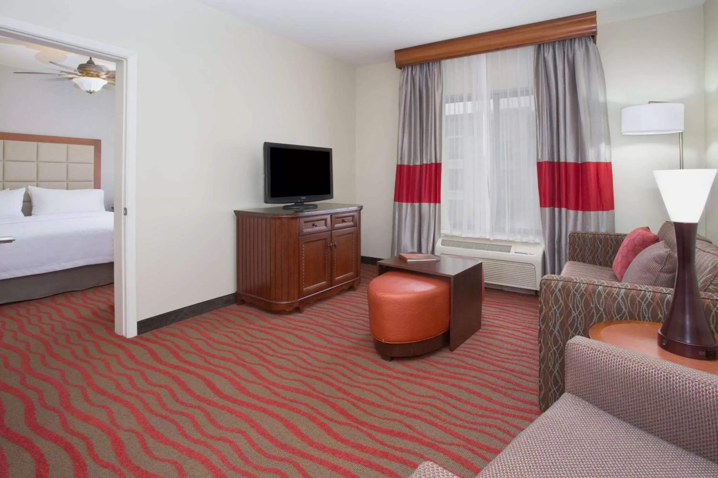 Bedroom, TV/Entertainment Center in Homewood Suites by Hilton Phoenix-Avondale