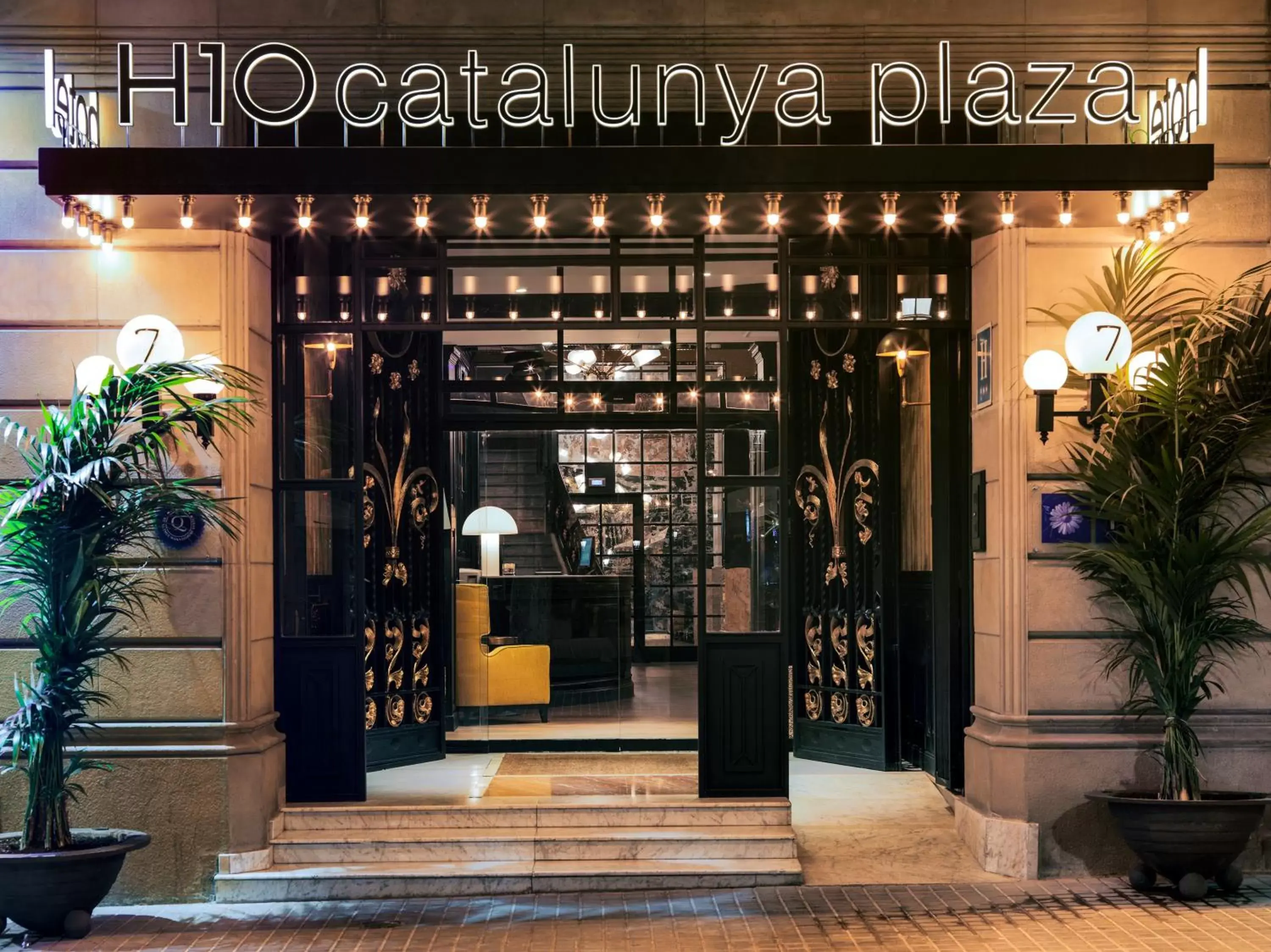Property building in Boutique Hotel H10 Catalunya Plaza