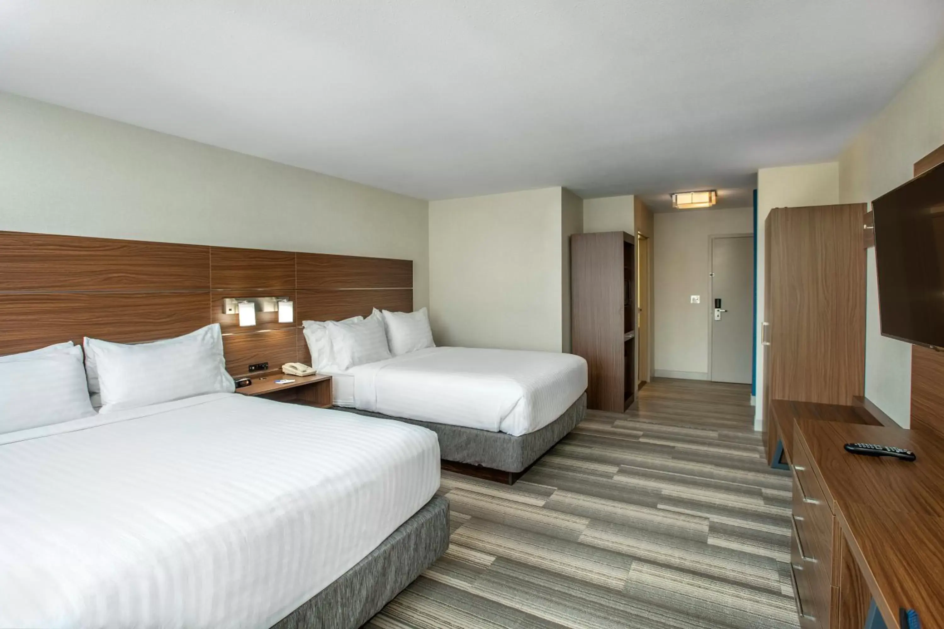 Photo of the whole room, Bed in Holiday Inn Express & Suites Medicine Hat, an IHG Hotel