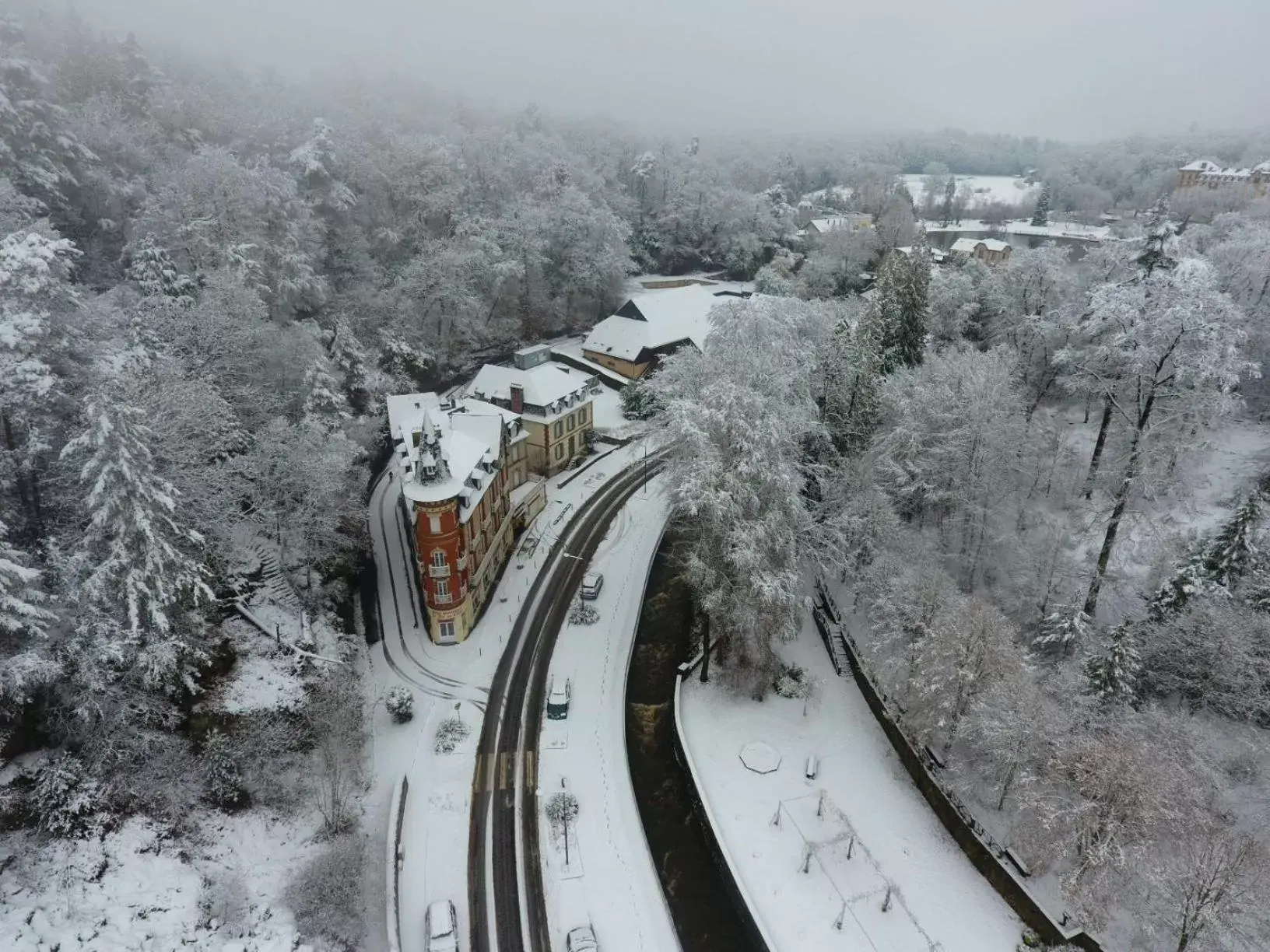 Bird's eye view, Winter in BRIT HOTEL & SPA Le Roc au Chien