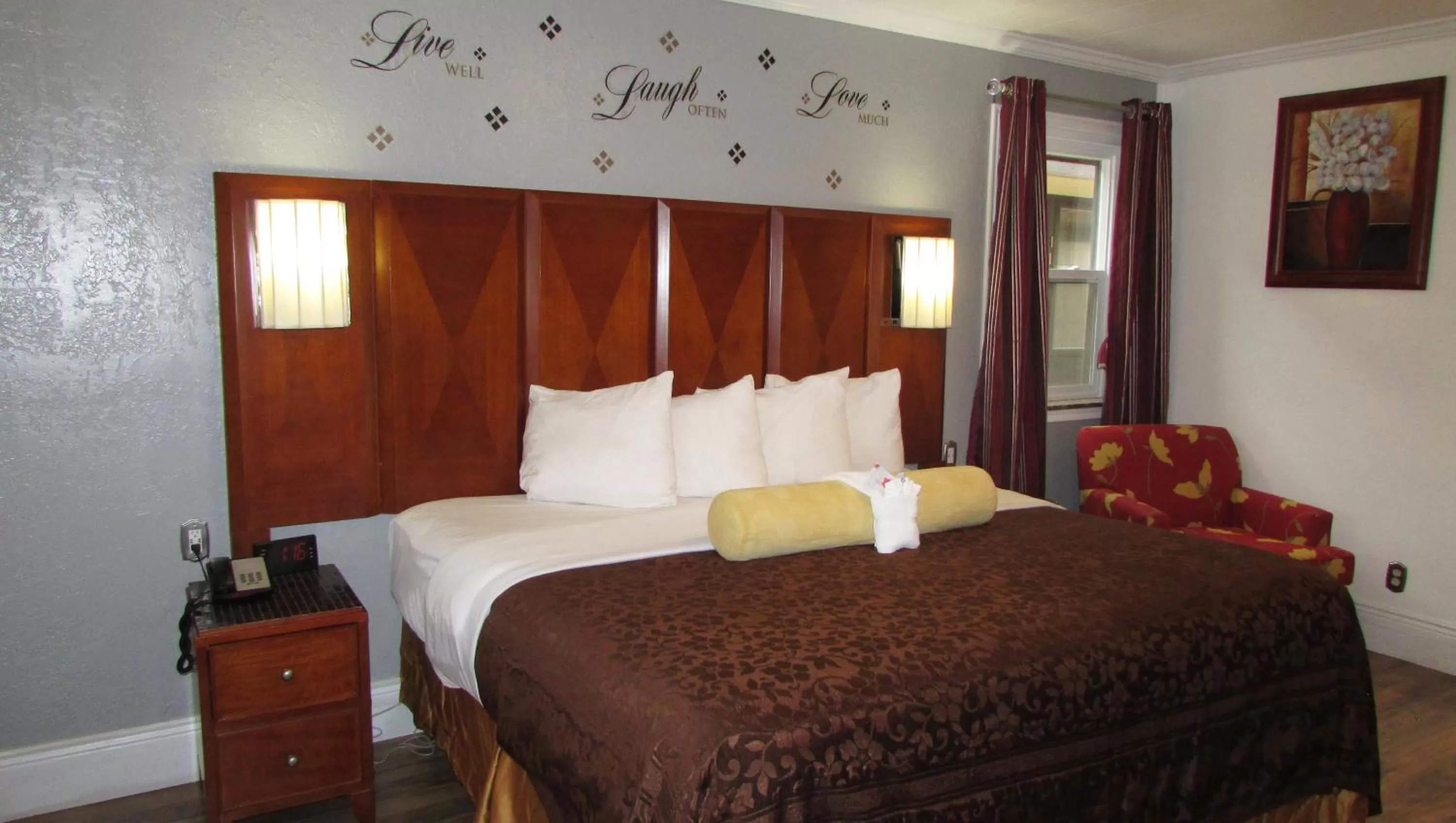 Bedroom, Bed in Mountain Star Inn