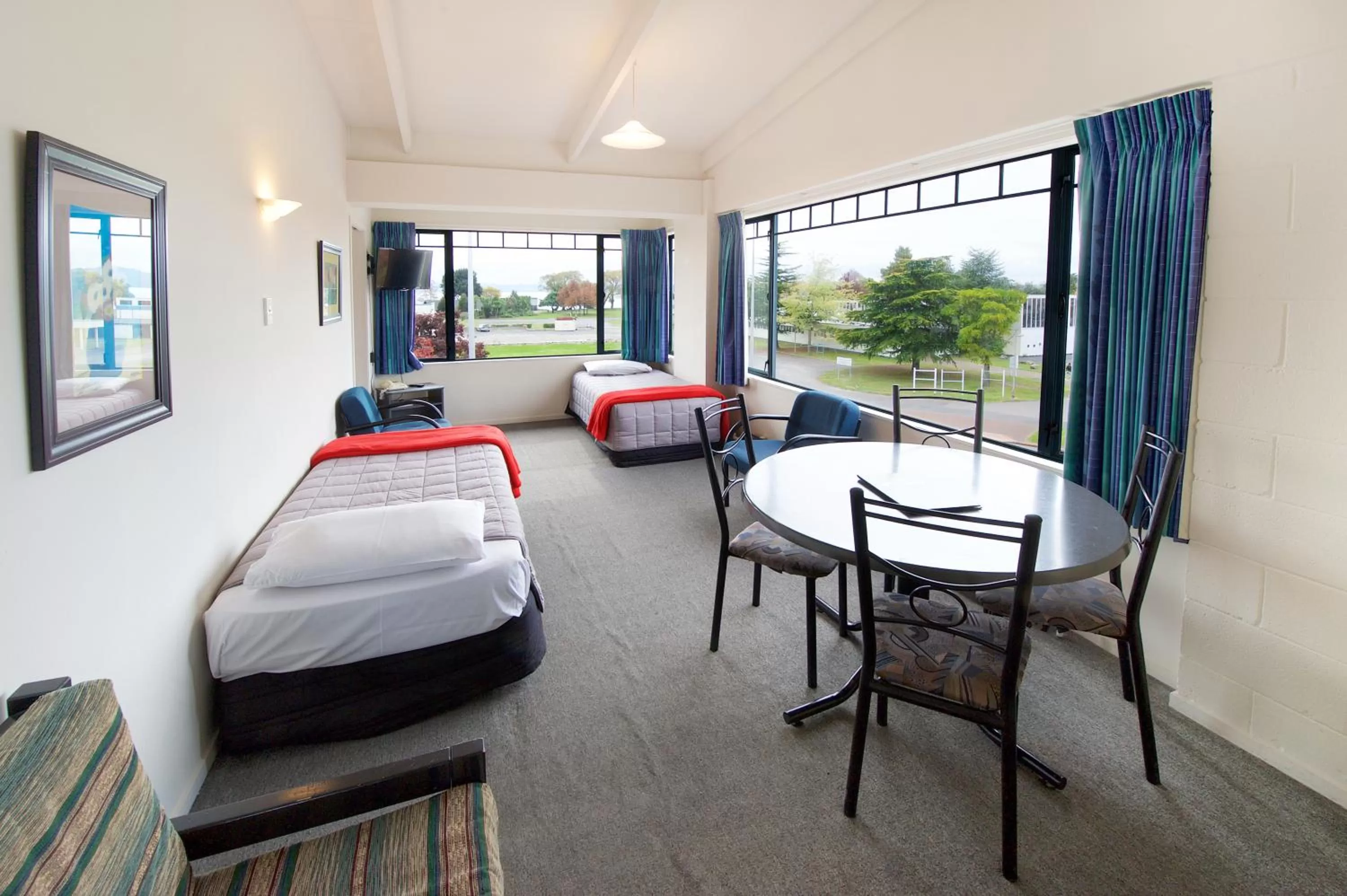 Photo of the whole room, Bed in Ambassador Thermal Motel