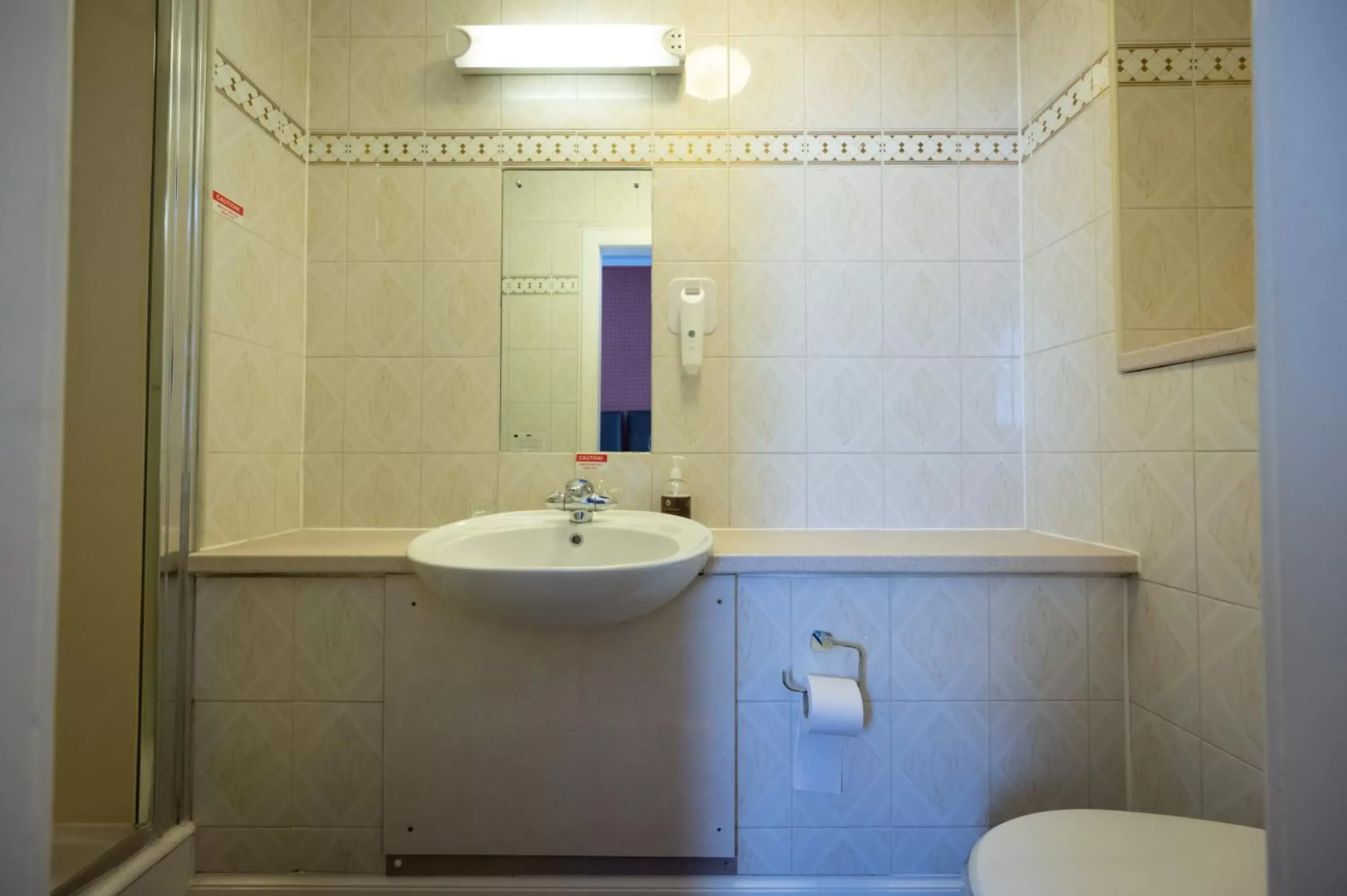 Bathroom in Hampton Hotel by Greene King Inns