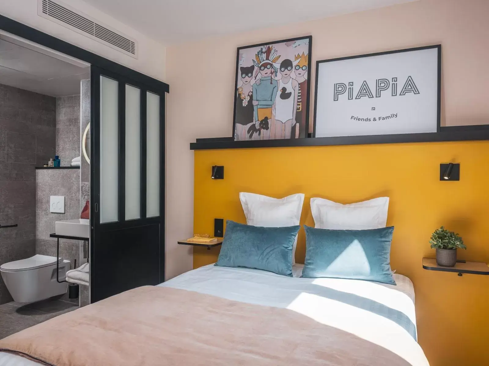 Bedroom, Bed in Hôtel Piapia