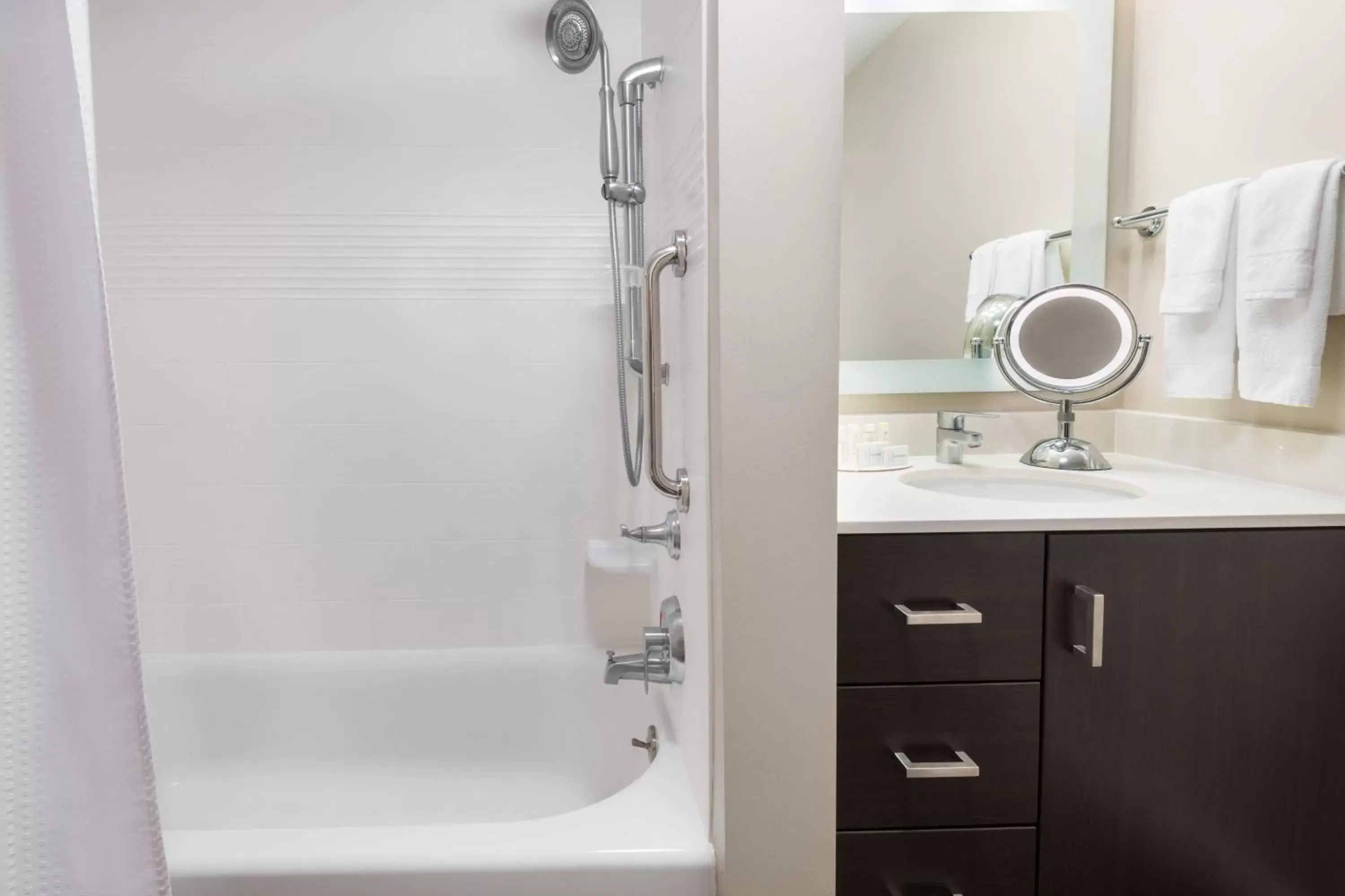 Bathroom in TownePlace Suites by Marriott Latham Albany Airport