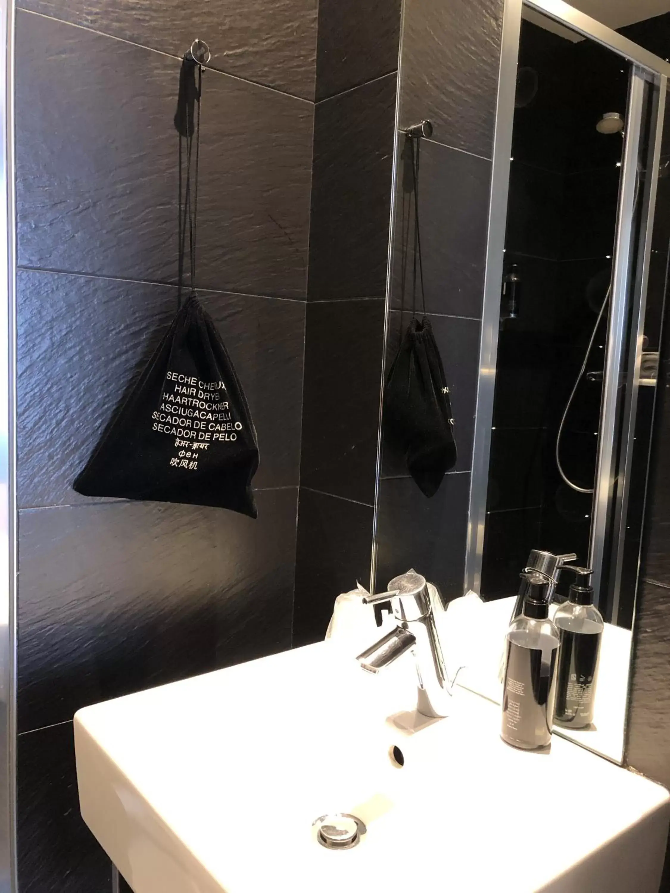 Bathroom in Hotel Dauphin