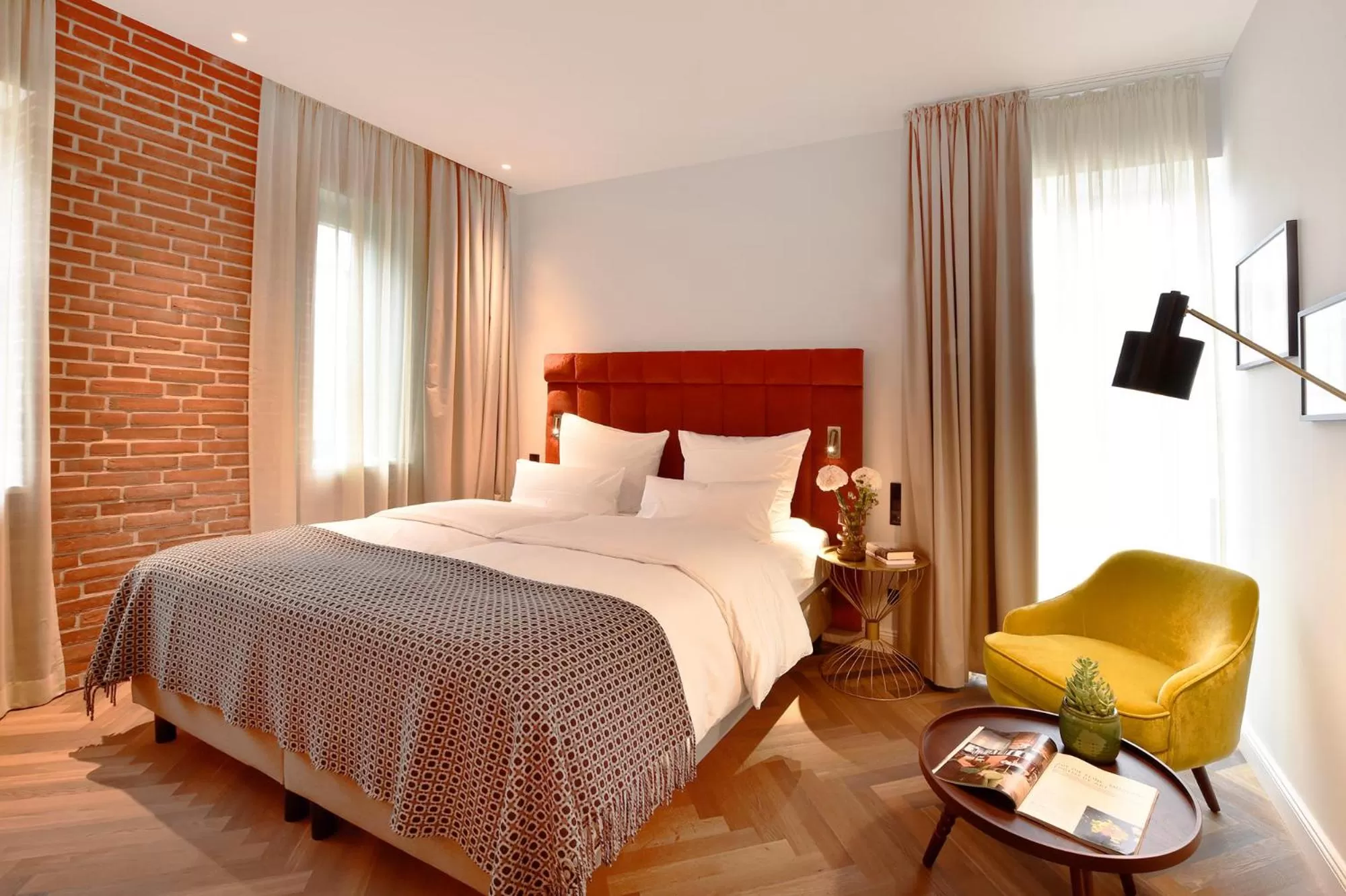 Bedroom, Bed in Das James