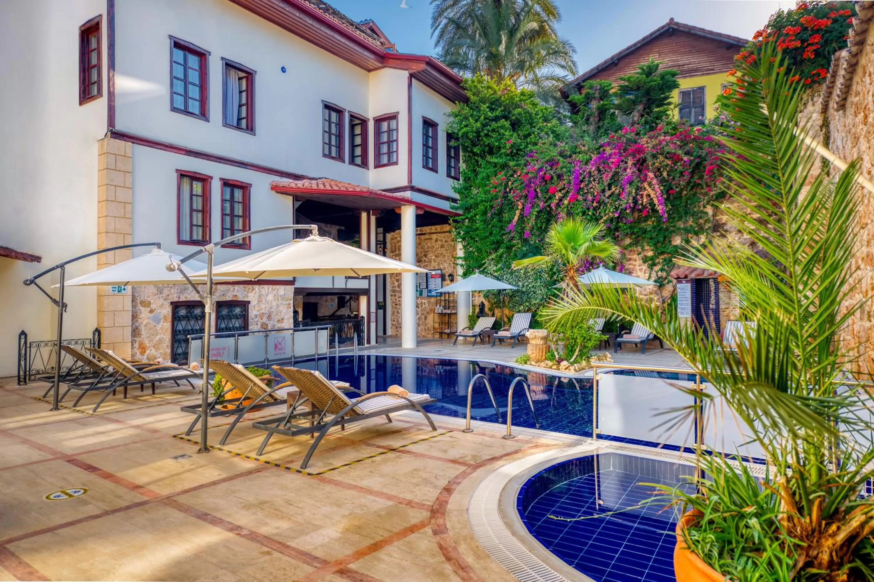 Swimming pool in Dogan Hotel