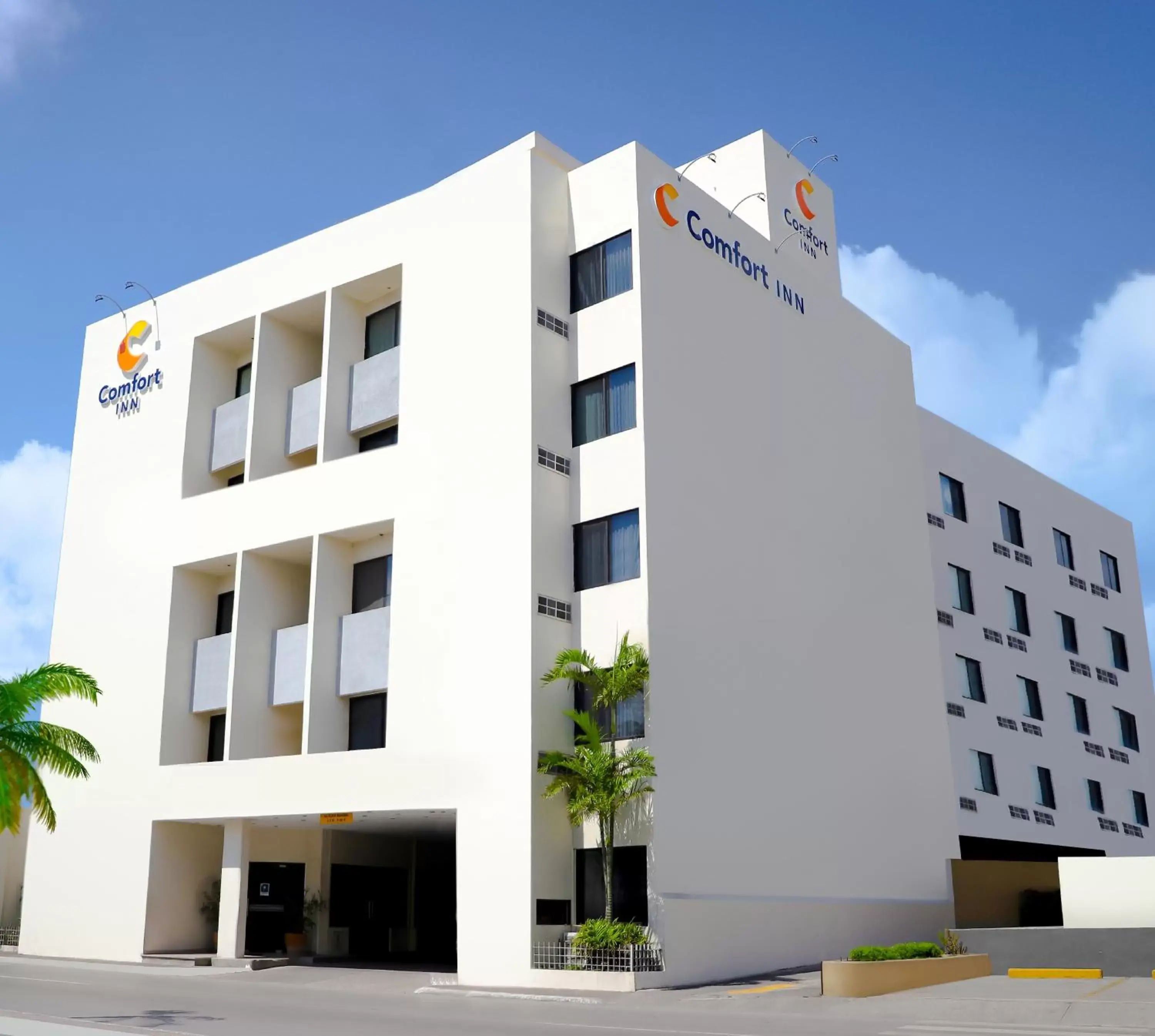 Property Building in Comfort Inn Tampico