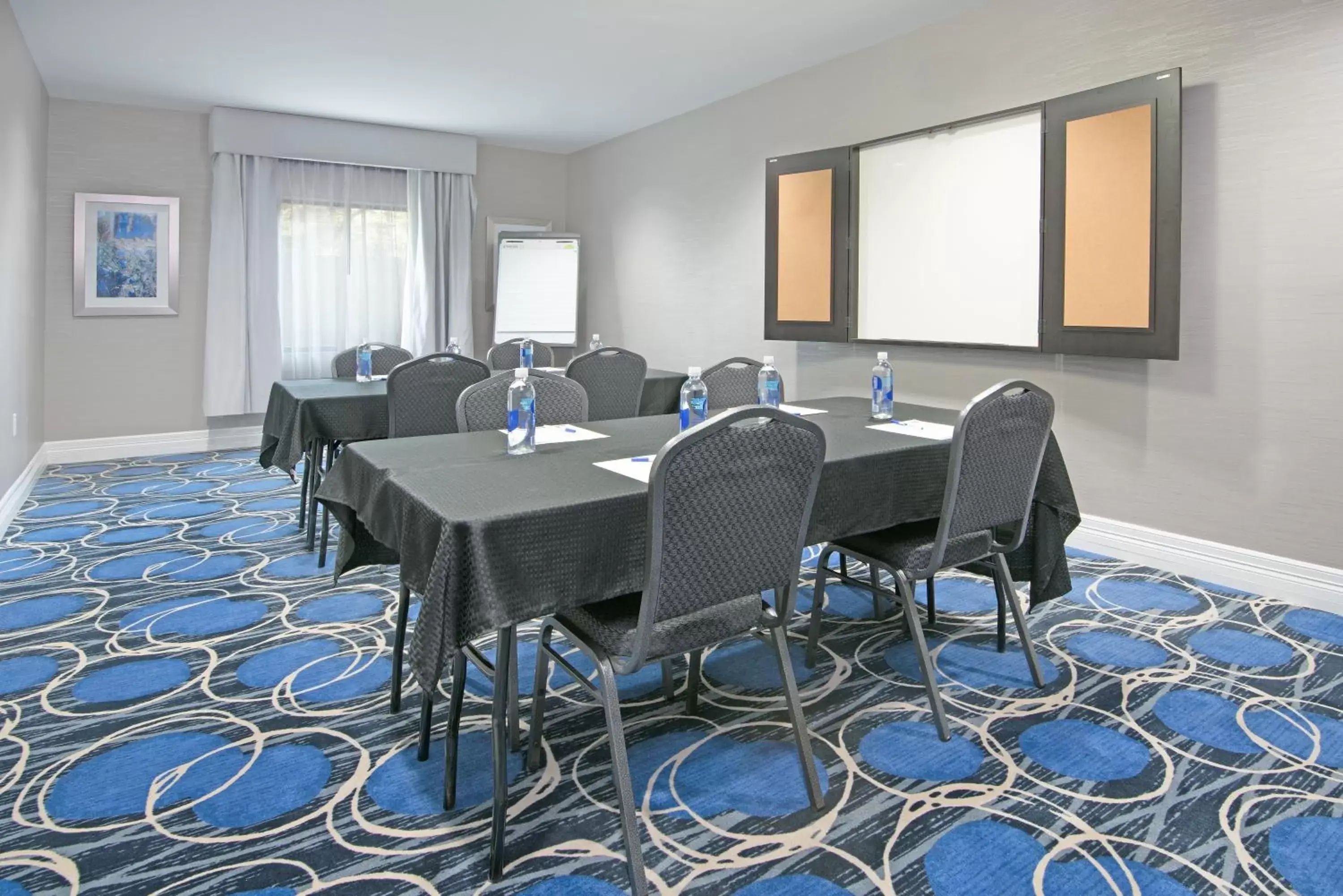 Meeting/conference room in Holiday Inn Express and Suites Houston North - IAH Area, an IHG Hotel
