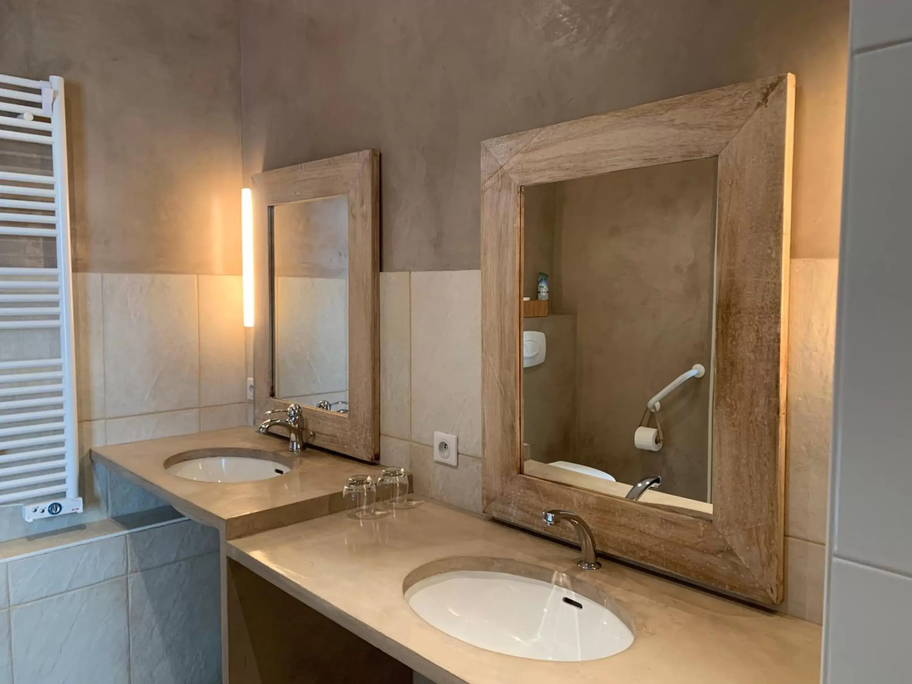 Bathroom in Clos de la Court d'Aron