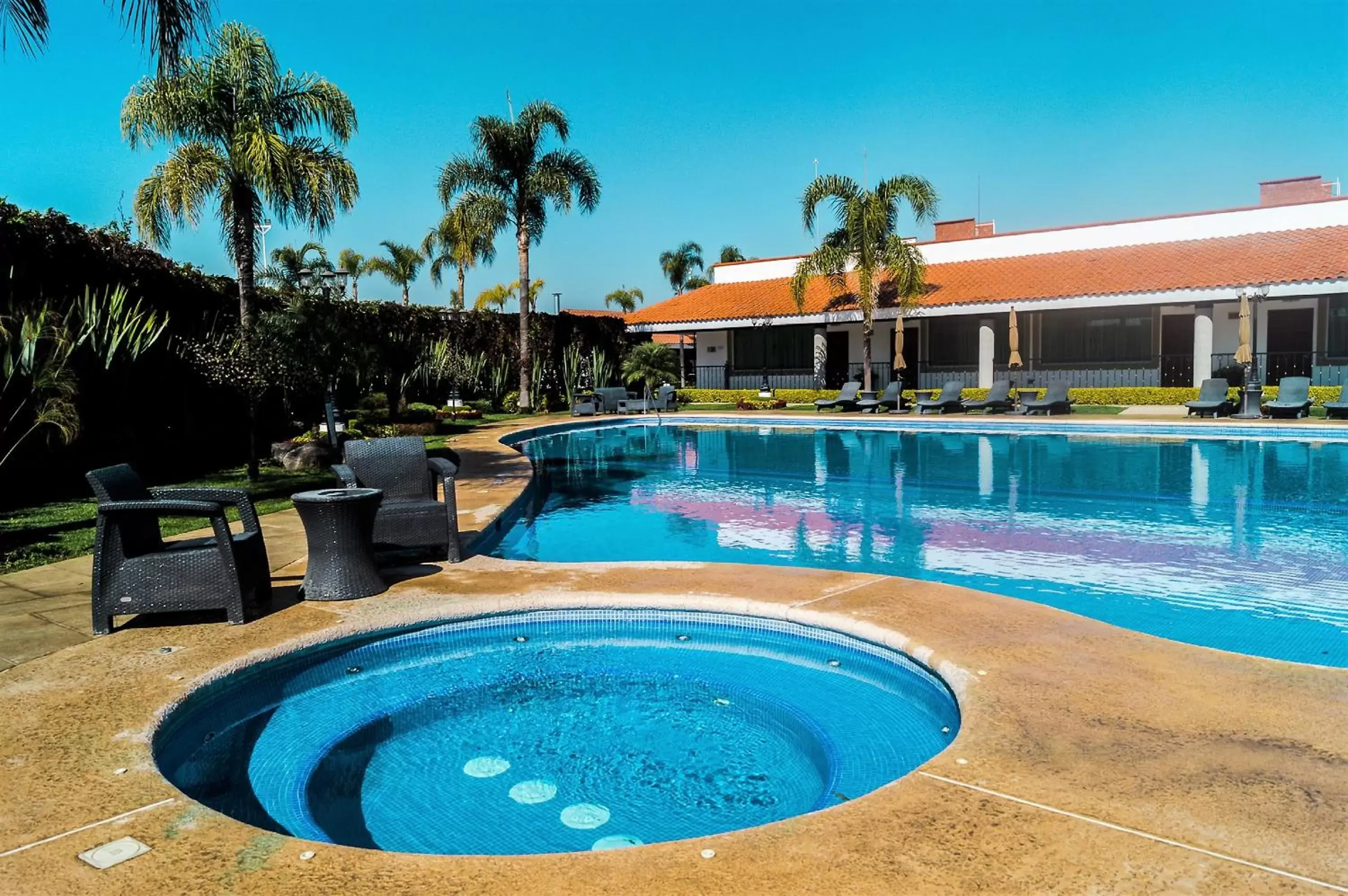 Swimming Pool in Hotel Ecce Inn & Spa