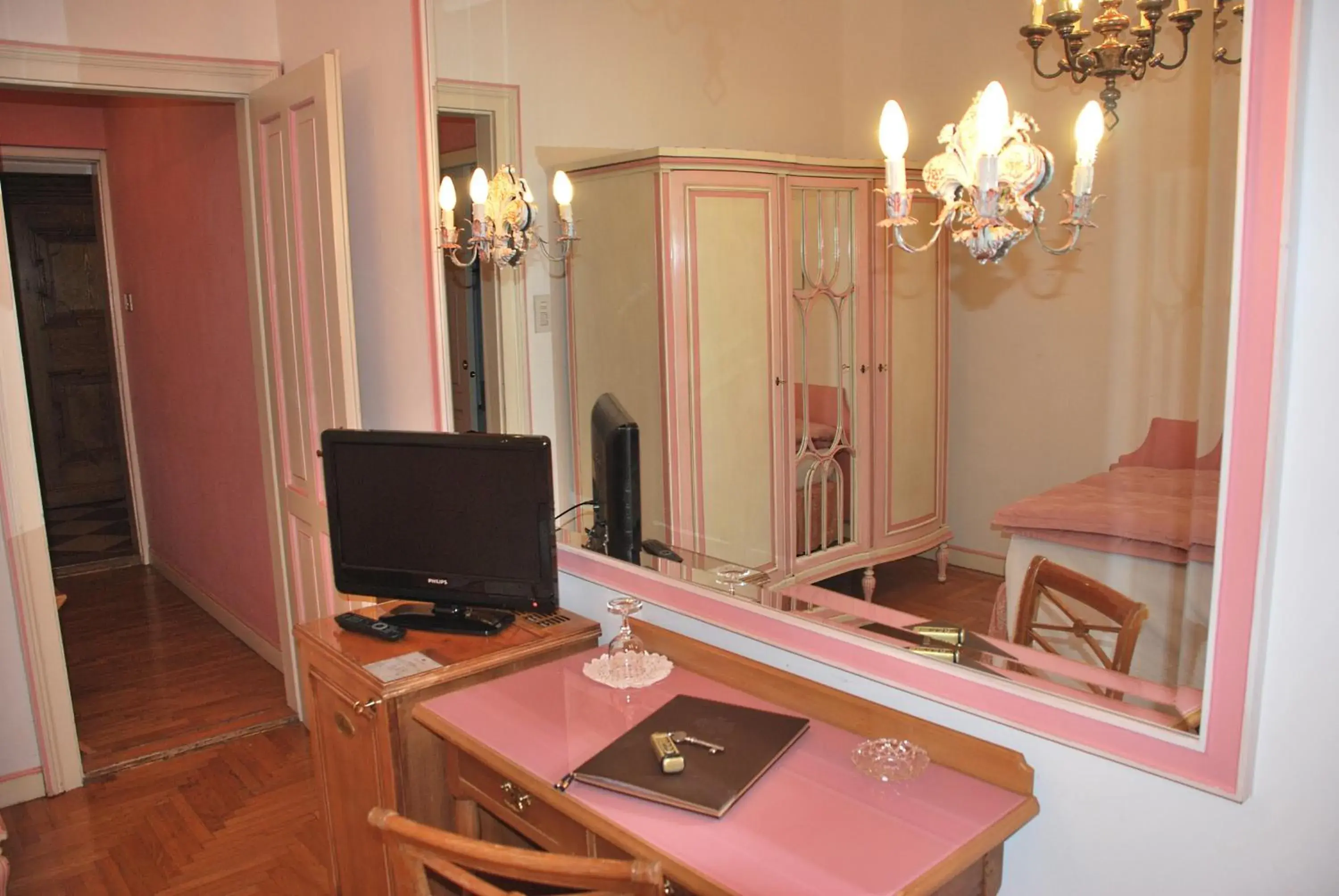 Single Room in Hotel De La Poste