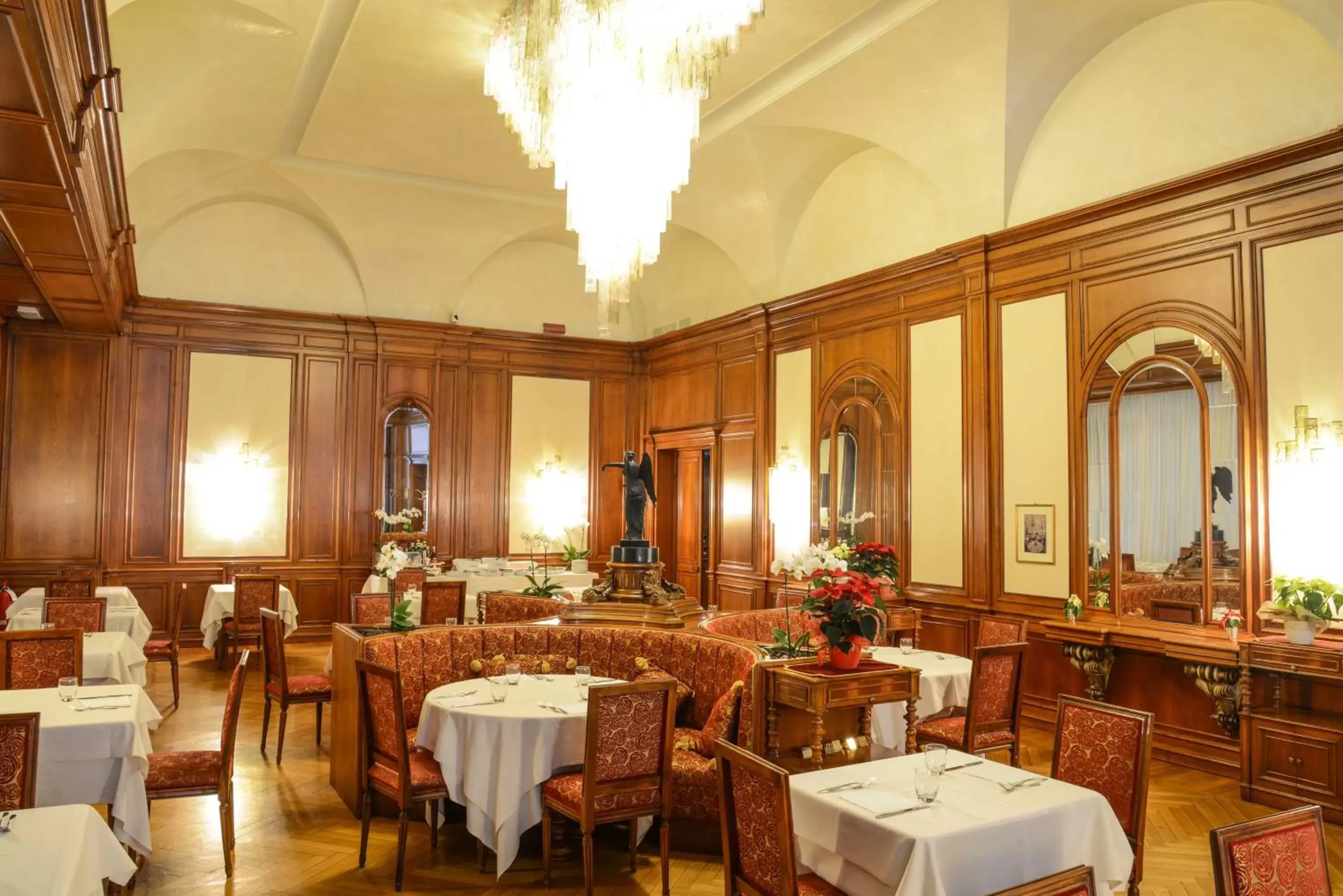 Restaurant/Places to Eat in Hotel Vittoria