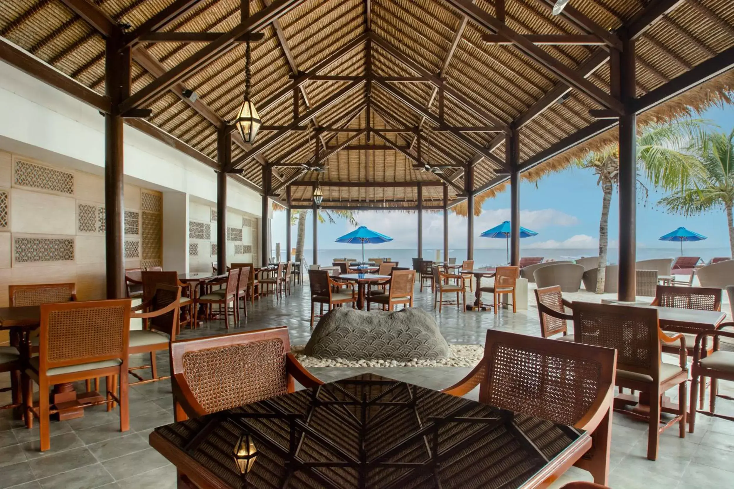 Restaurant/Places to Eat in Lembongan Beach Club & Resort