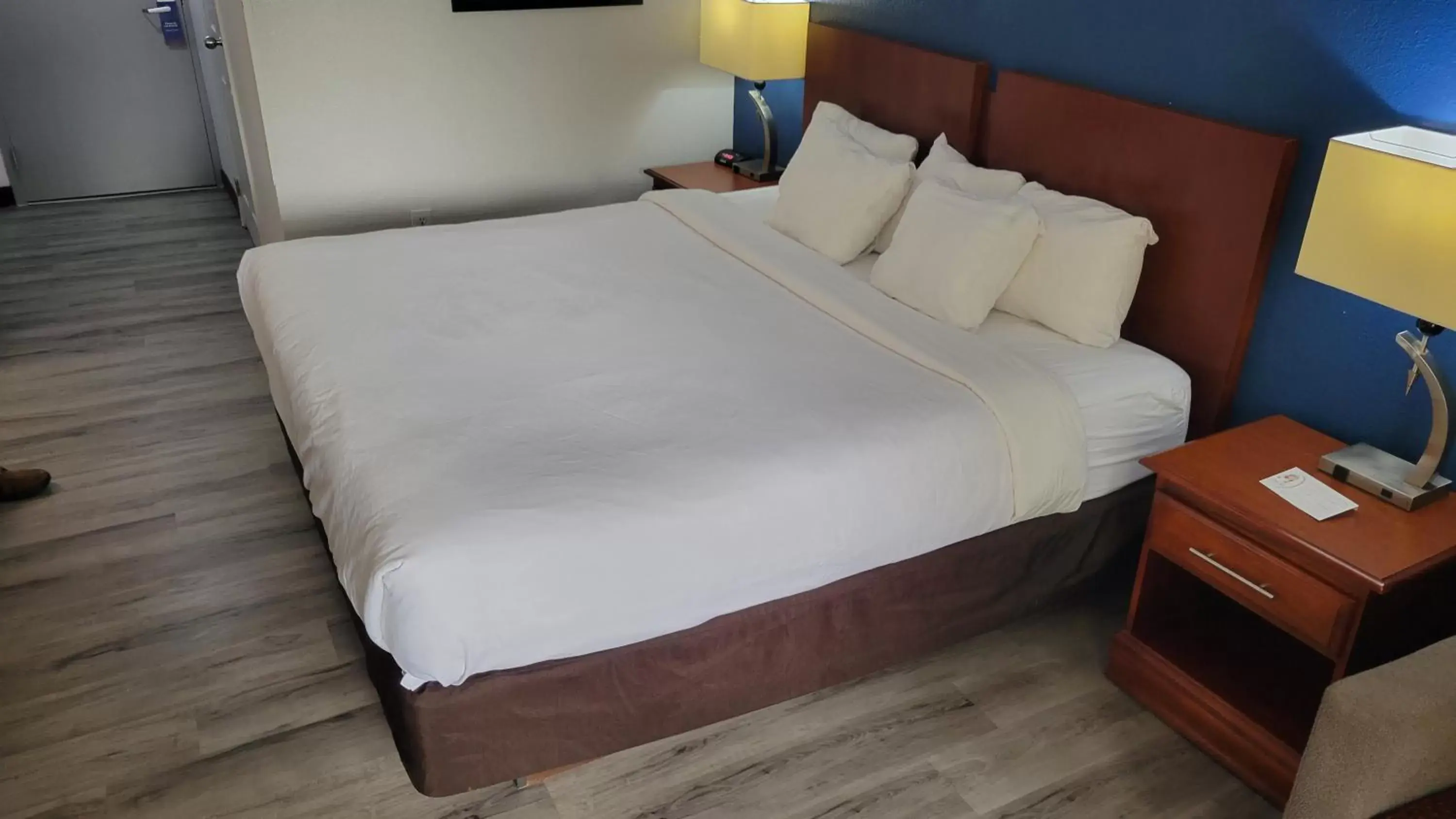 Photo of the whole room, Bed in Comfort Inn Alpharetta-Atlanta North