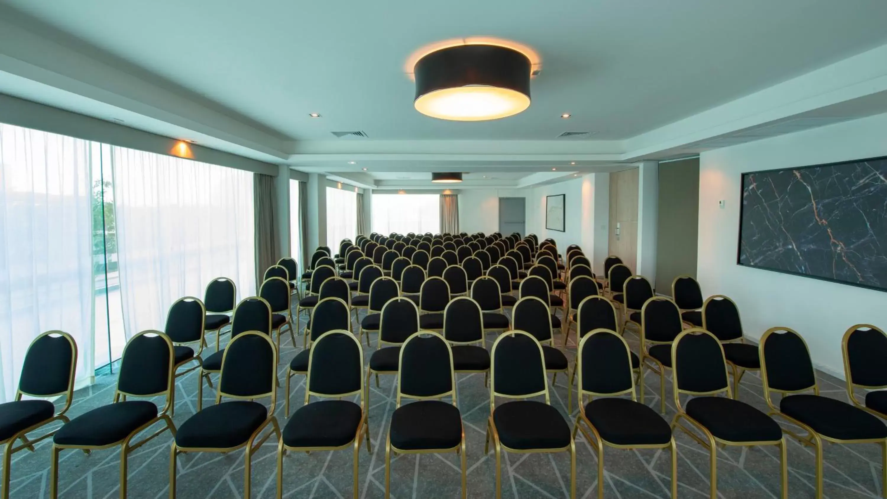 Meeting/conference room in Holiday Inn & Suites - Merida La Isla, an IHG Hotel