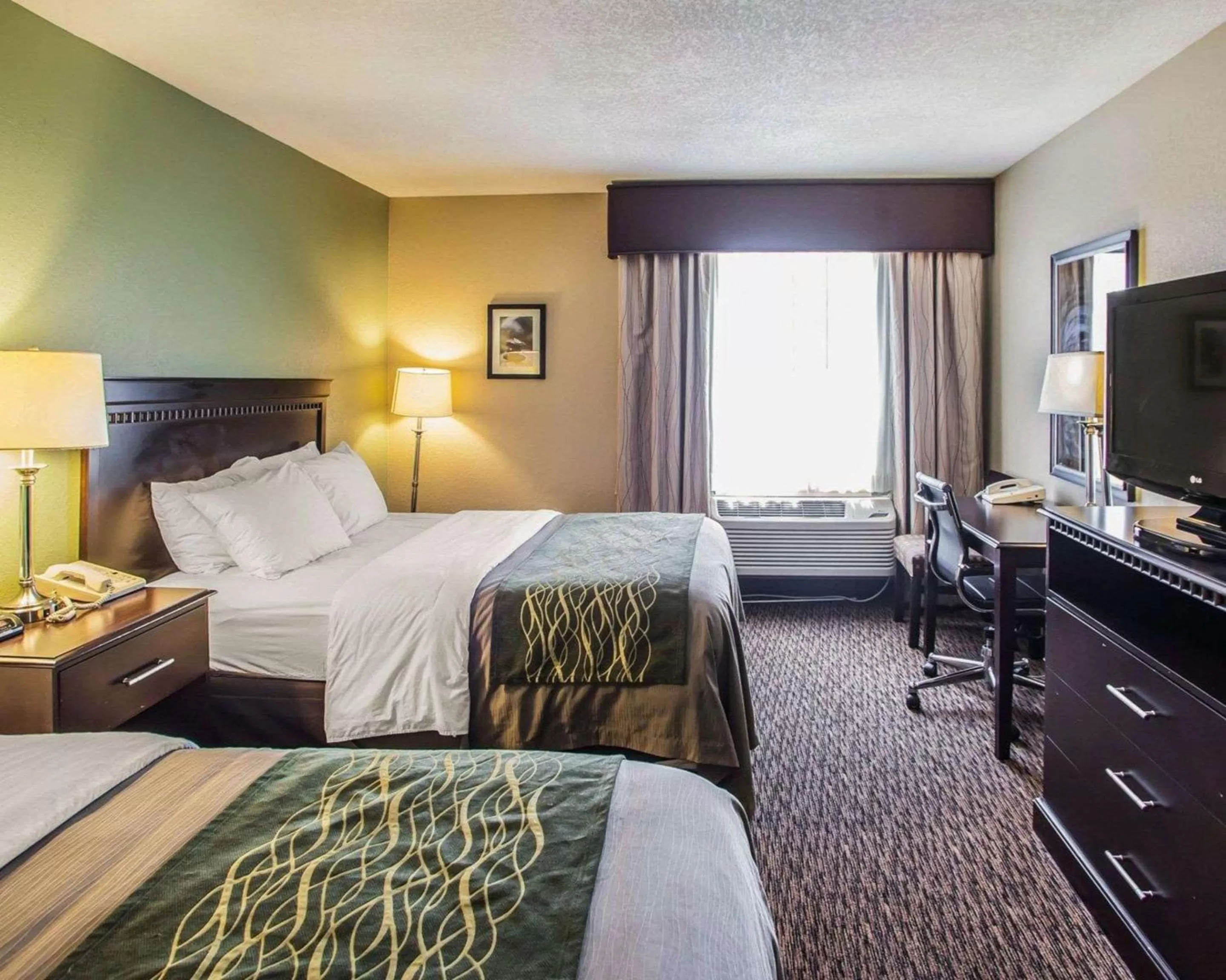 Photo of the whole room, Bed in Quality Inn Belton - Kansas City South