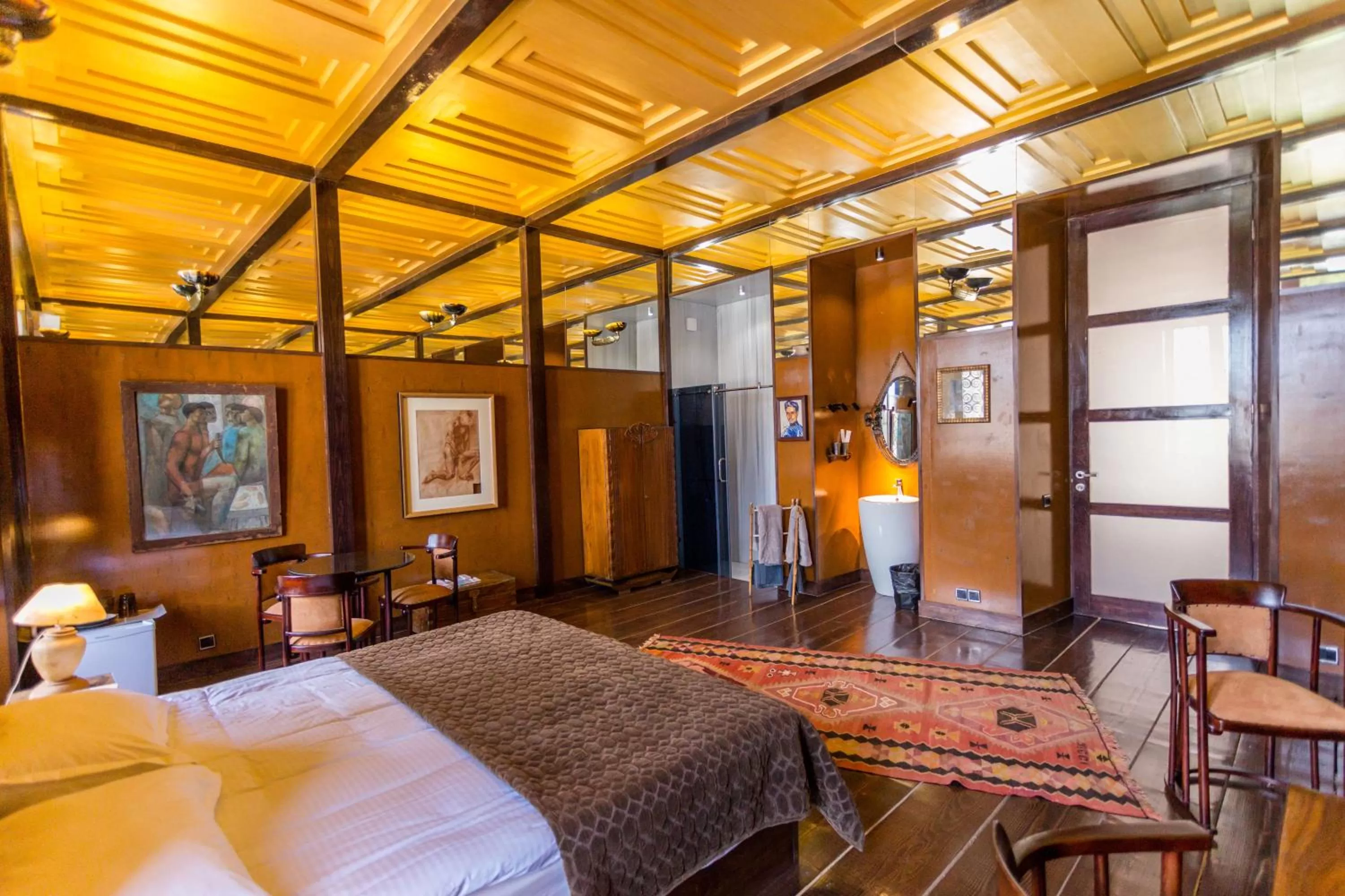 Shower, Bed in Castle in Old Town