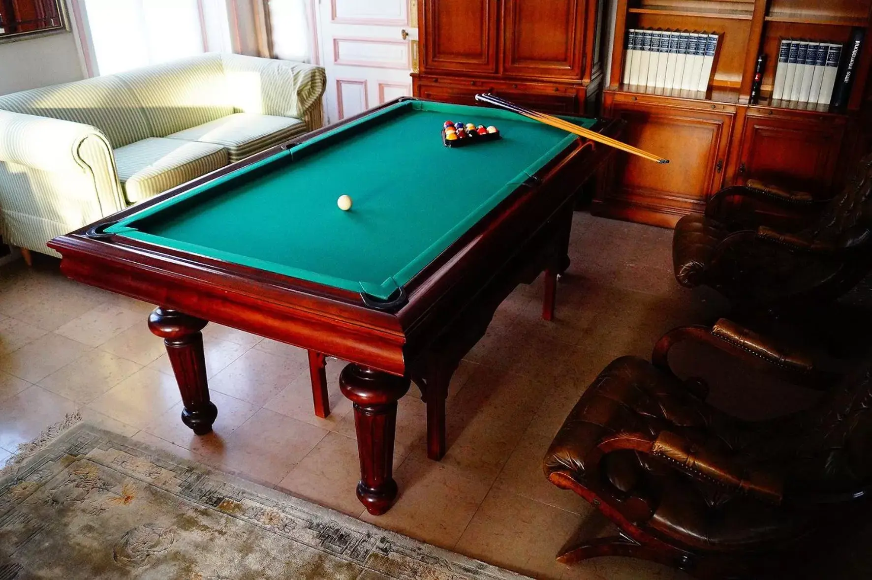 Communal lounge/ TV room, Billiards in Normand'Histoire Chambres d'Hôtes