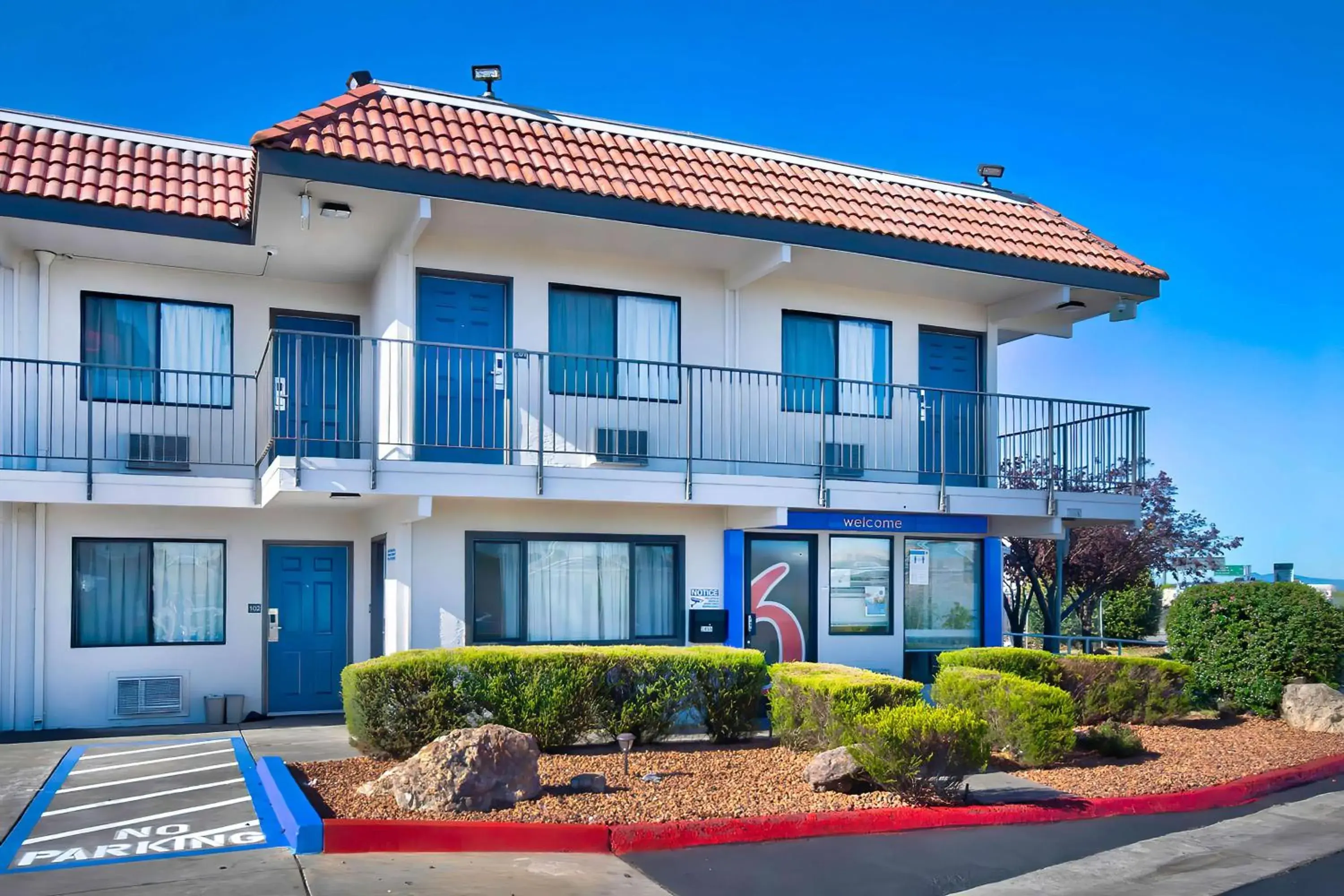 Property building in Motel 6-Vallejo, CA - Six Flags West Property building in Motel 6-Vallejo, CA - Six Flags West