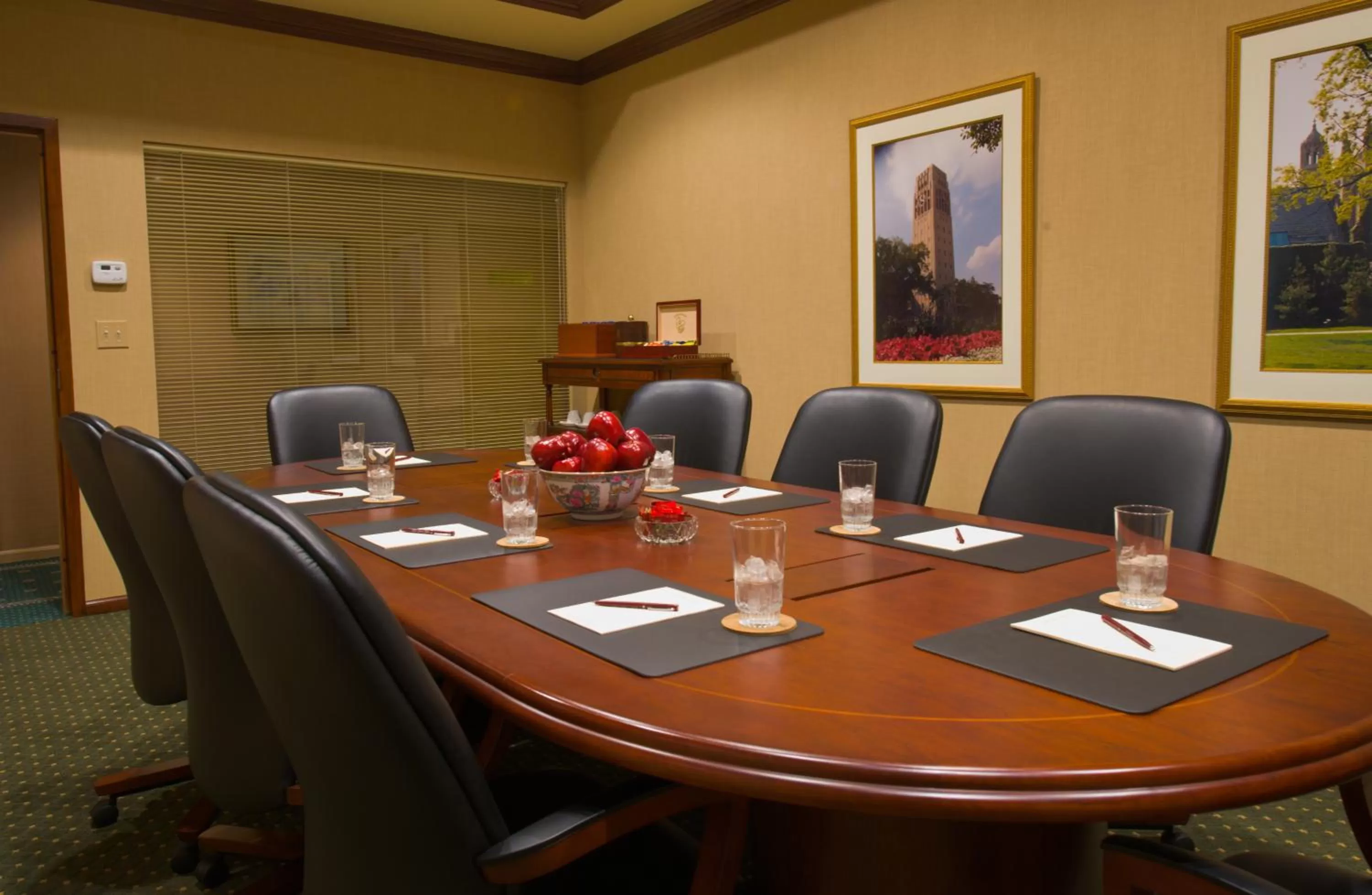 Business facilities in Bell Tower Hotel
