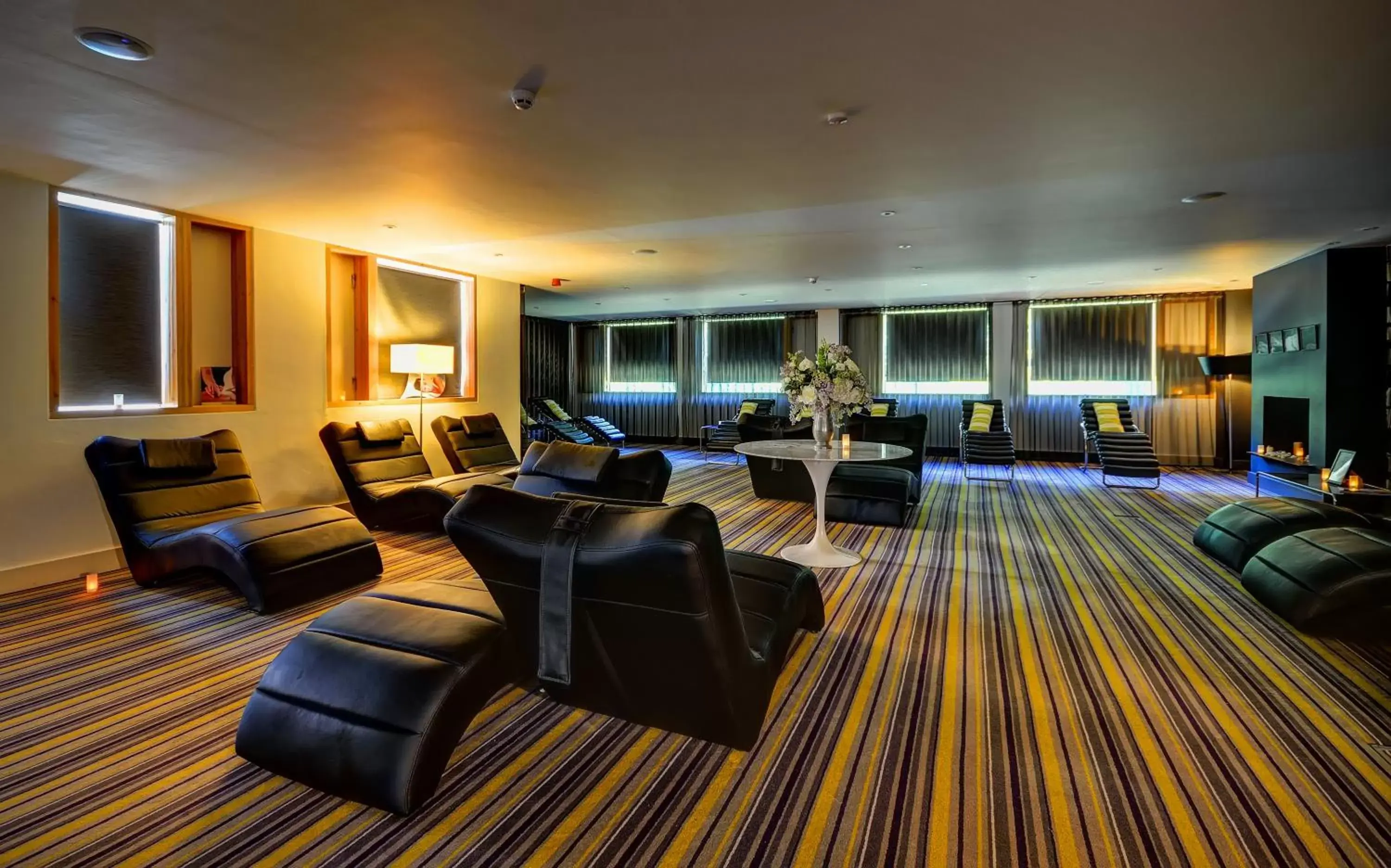 Communal lounge/ TV room in Lifehouse Spa And Hotel