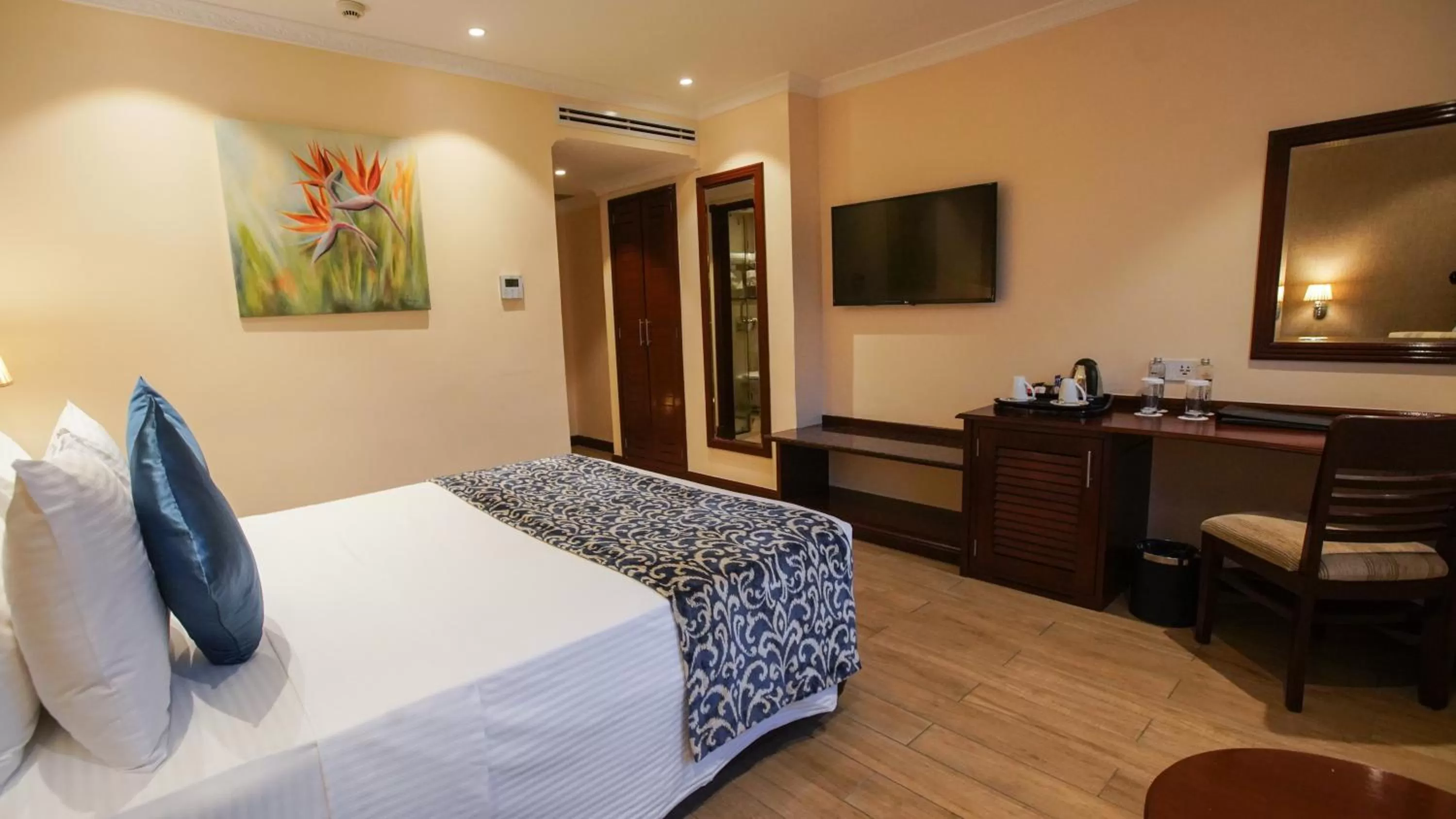 Bed in Sarova Woodlands Hotel and Spa