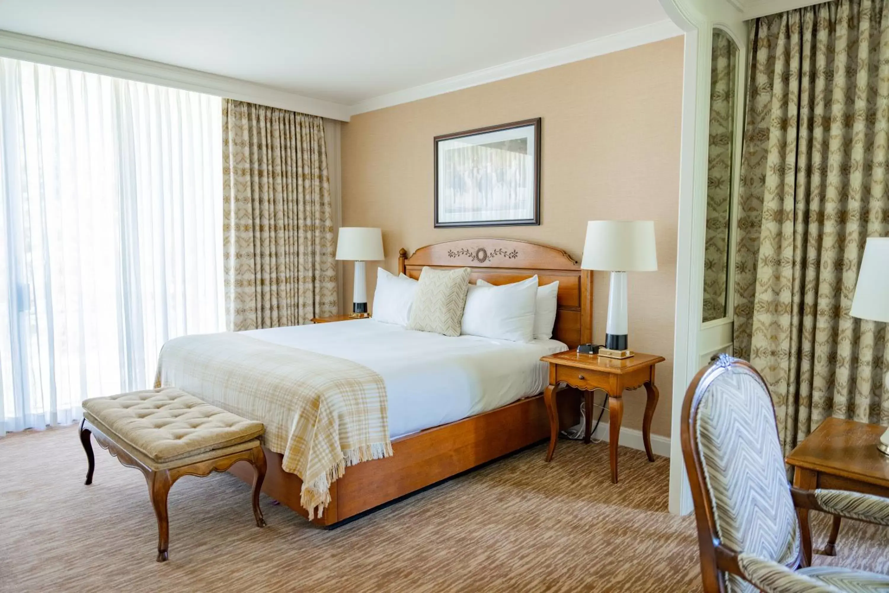 Bedroom, Bed in Little America Hotel & Resort Cheyenne