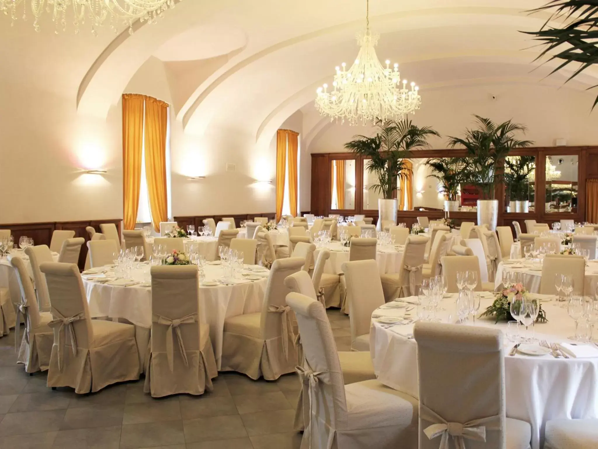 Restaurant/places to eat, Banquet Facilities in Montaldo Castle & Resort