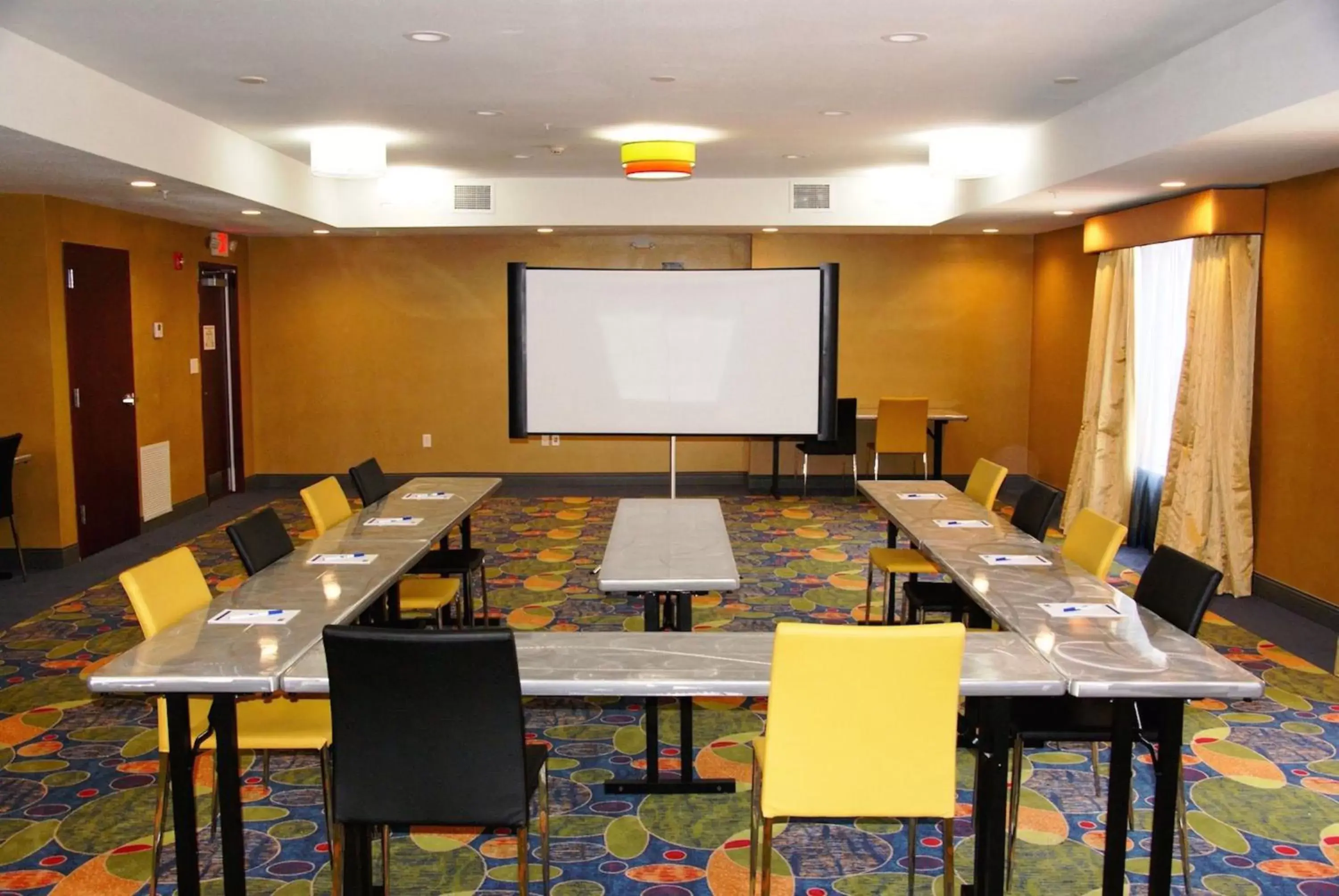 Meeting/conference room in Holiday Inn Express & Suites St Louis Airport, an IHG Hotel