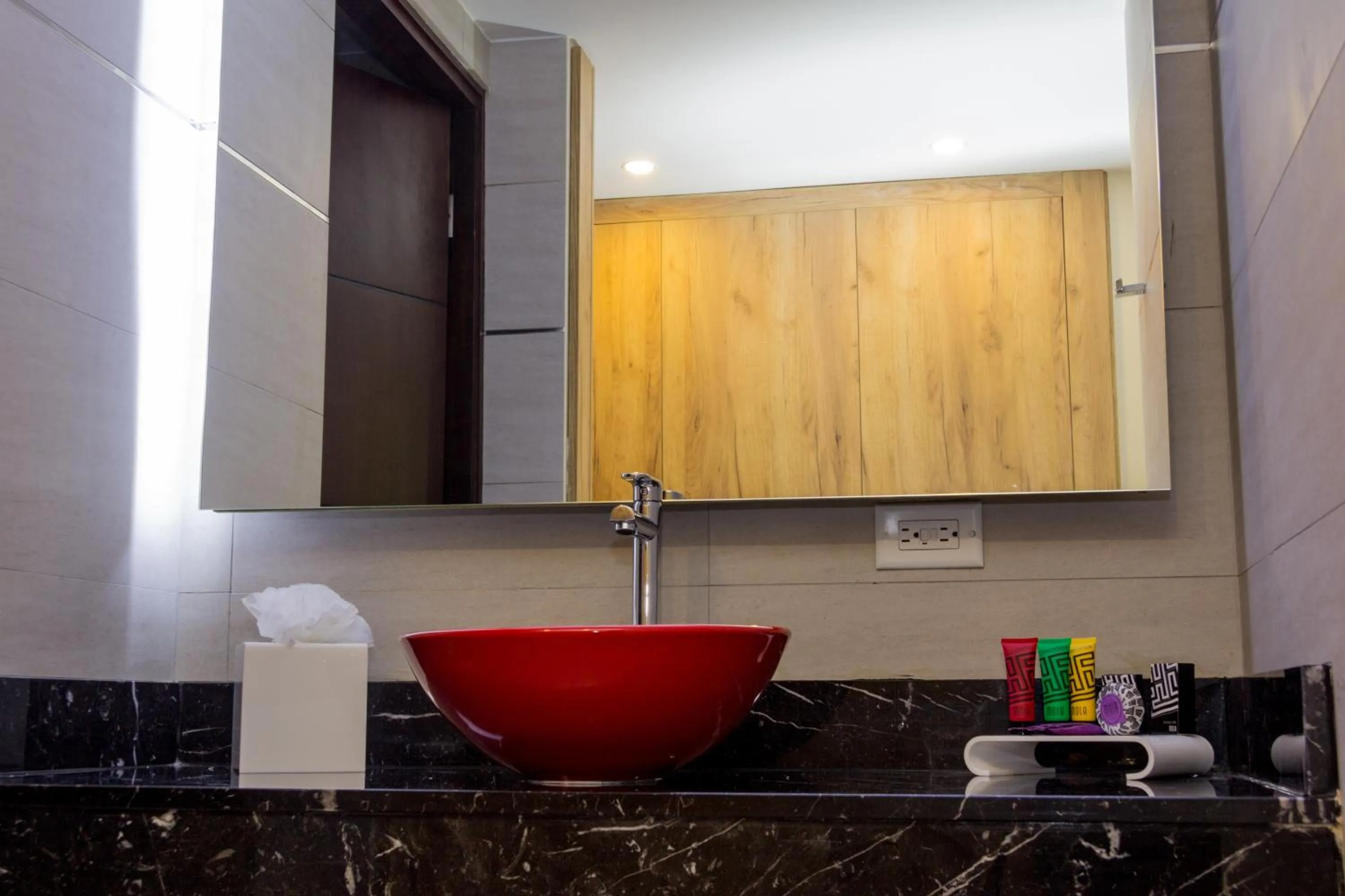 Decorative detail in Ramada by Wyndham Panama Via Argentina