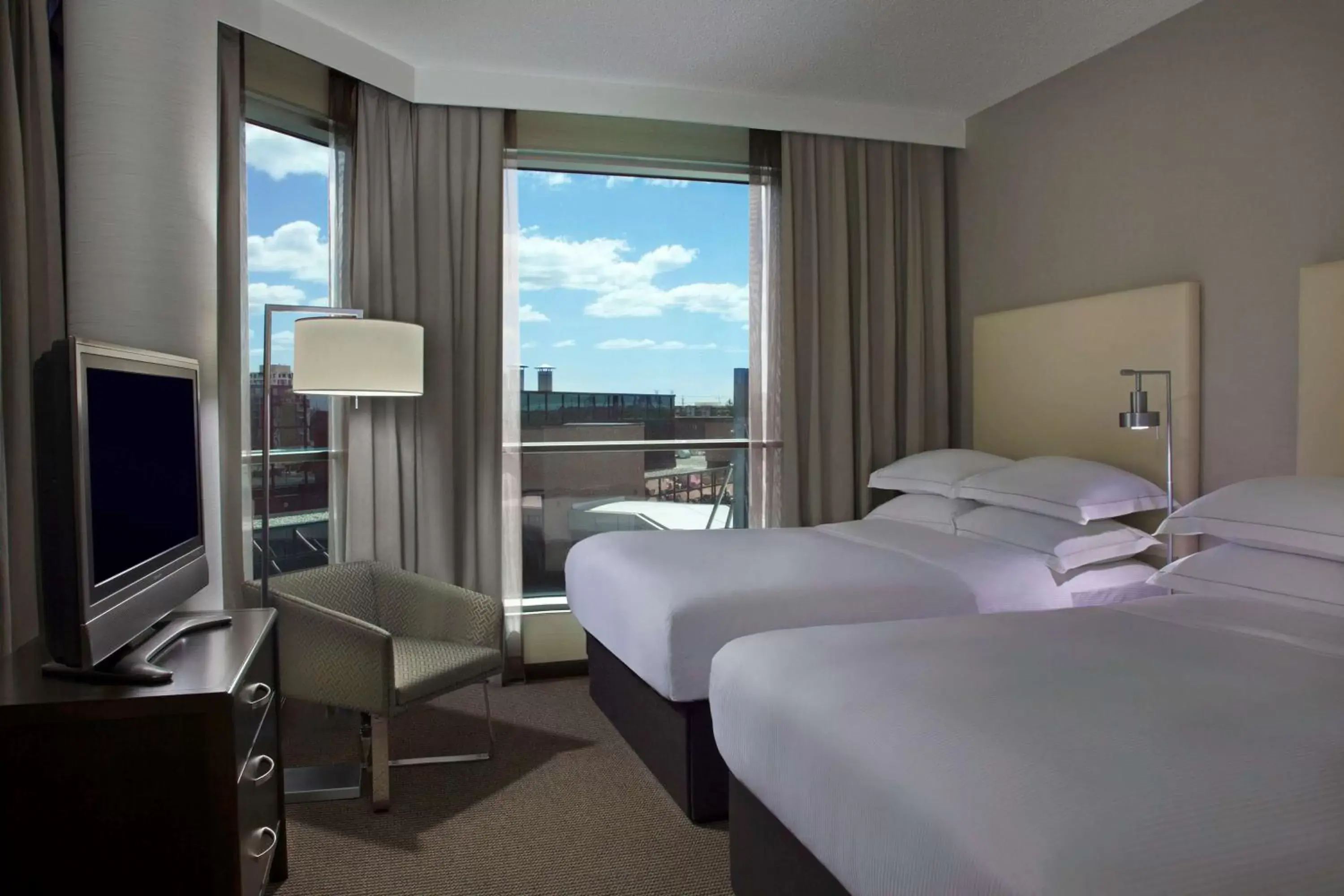 Bedroom in Hilton Suites Toronto-Markham Conference Centre & Spa
