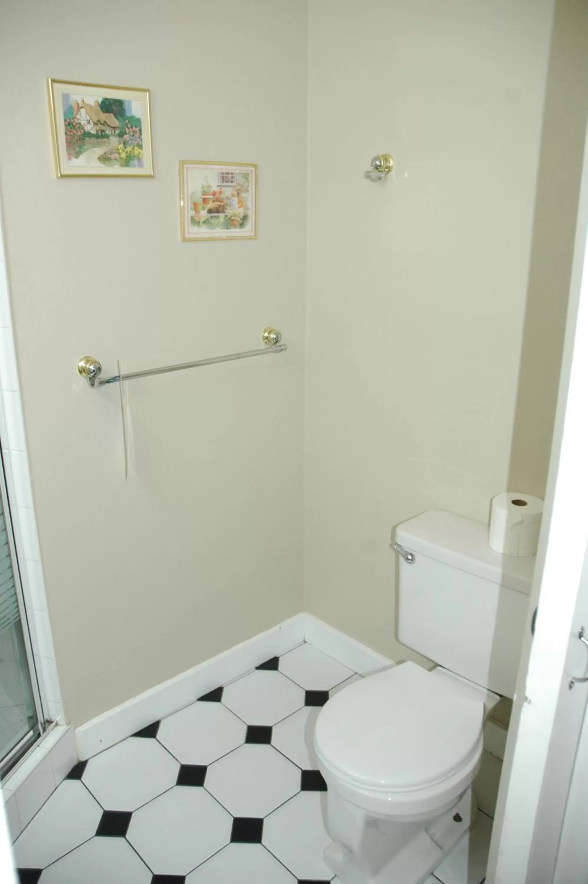 Bathroom in Windsor Guest House
