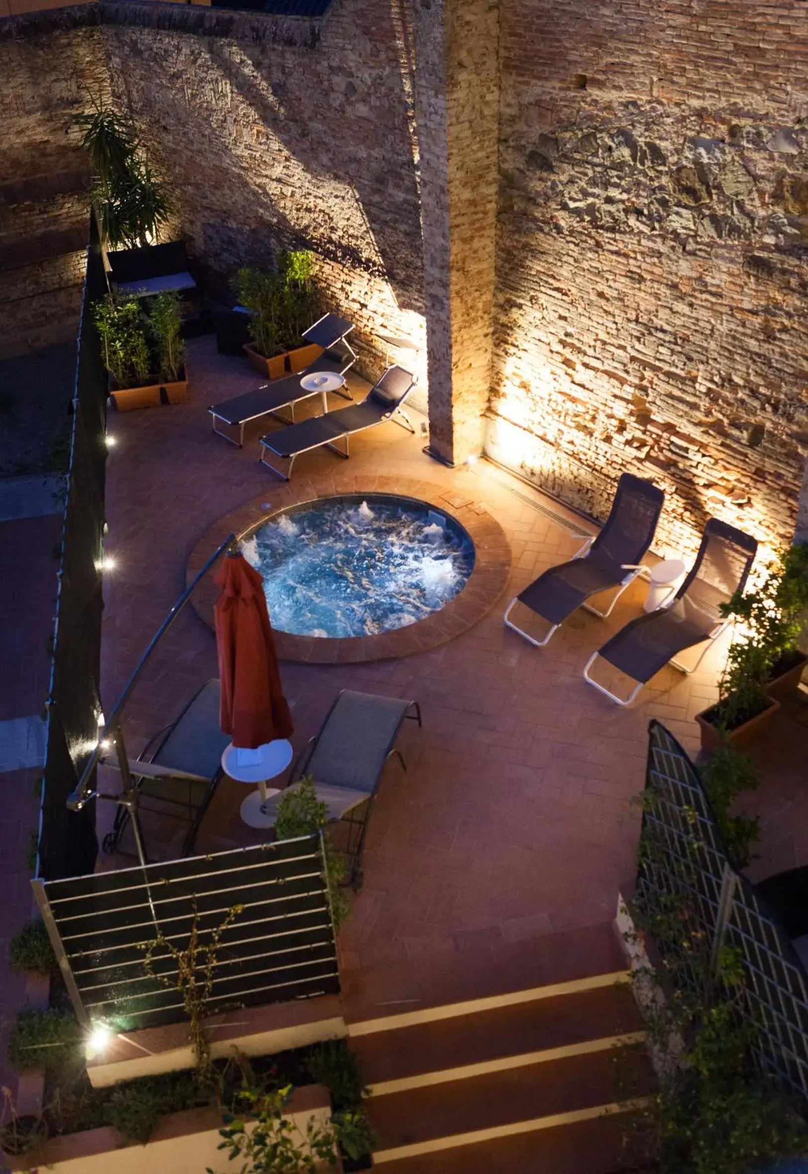 Hot Tub, Pool View in Hotel San Miniato