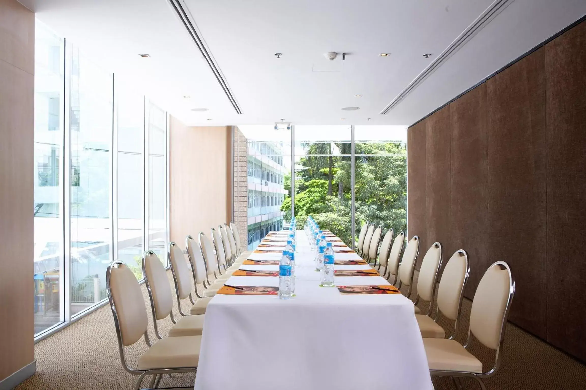 Business facilities, Restaurant/Places to Eat in ibis Bangkok Sathorn