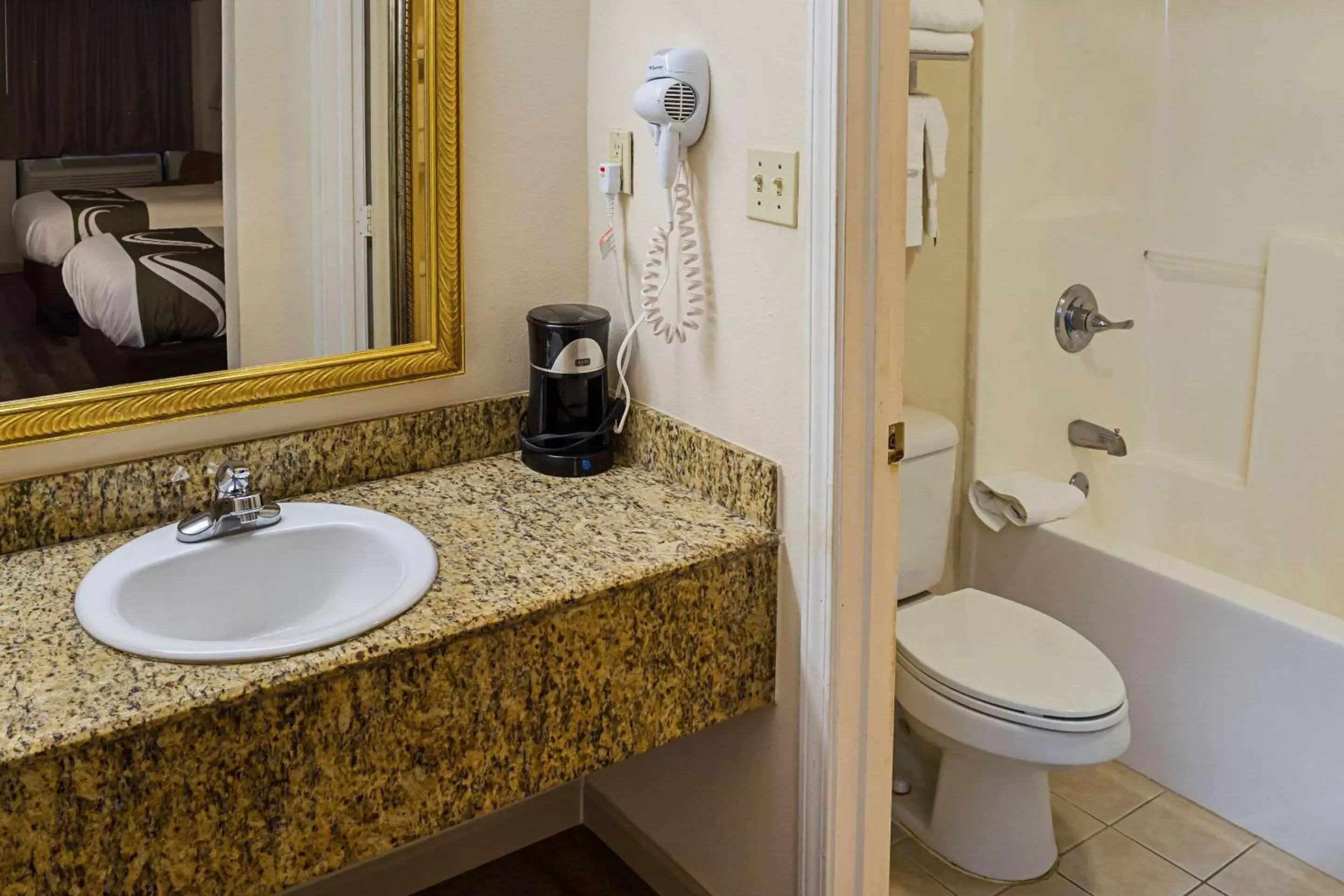 Bathroom in Quality Inn Biloxi Beach