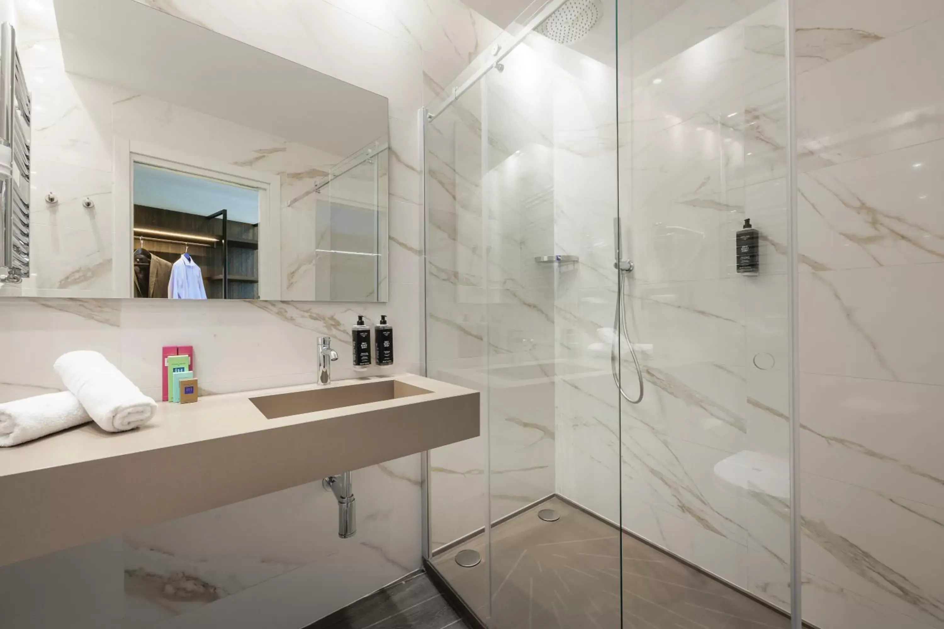 Shower, Bathroom in IH Hotels Milano Centrale