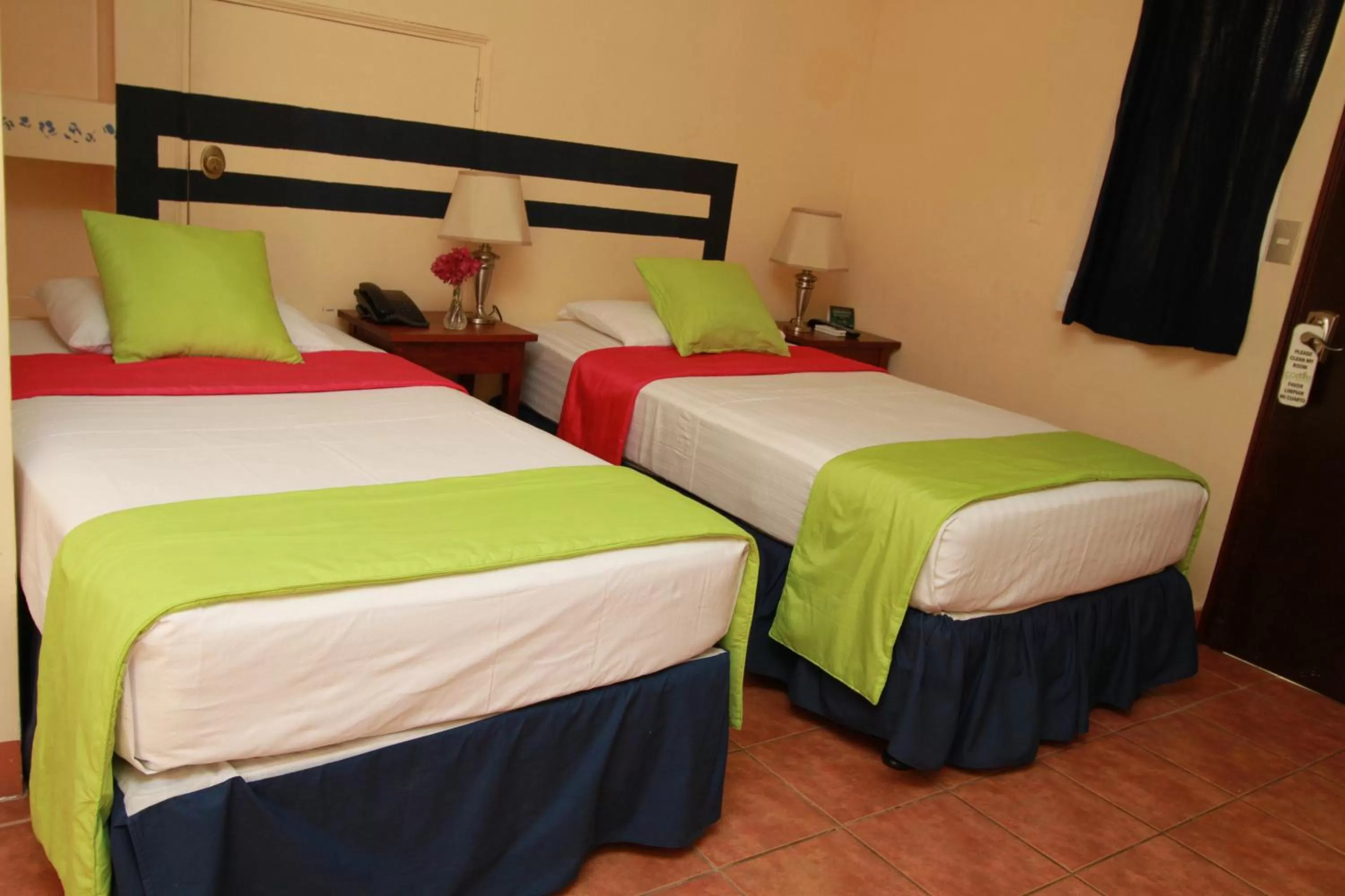 Bed in Hotel Colibri