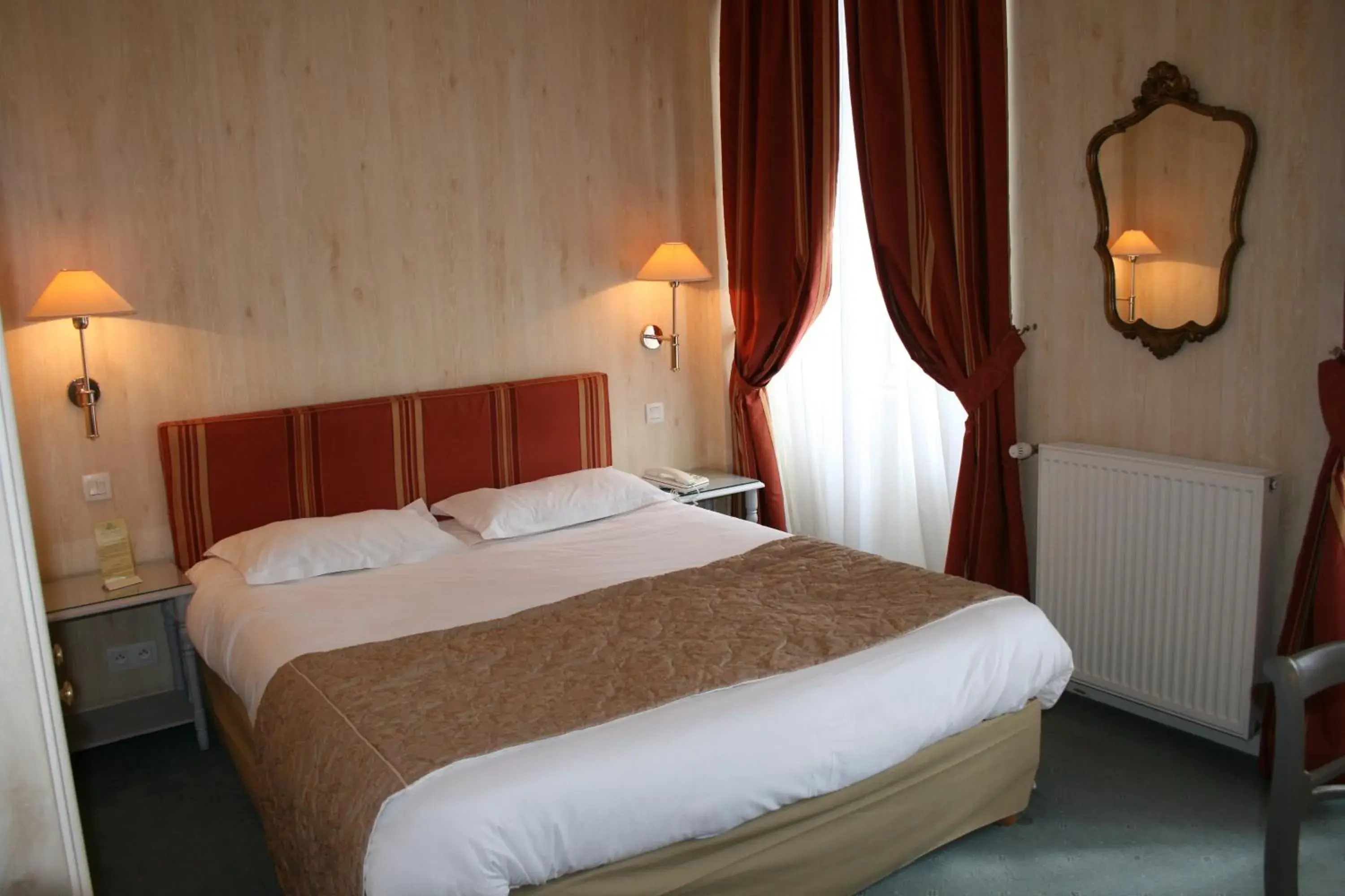 Photo of the whole room, Bed in Hôtel Le D'Avaugour