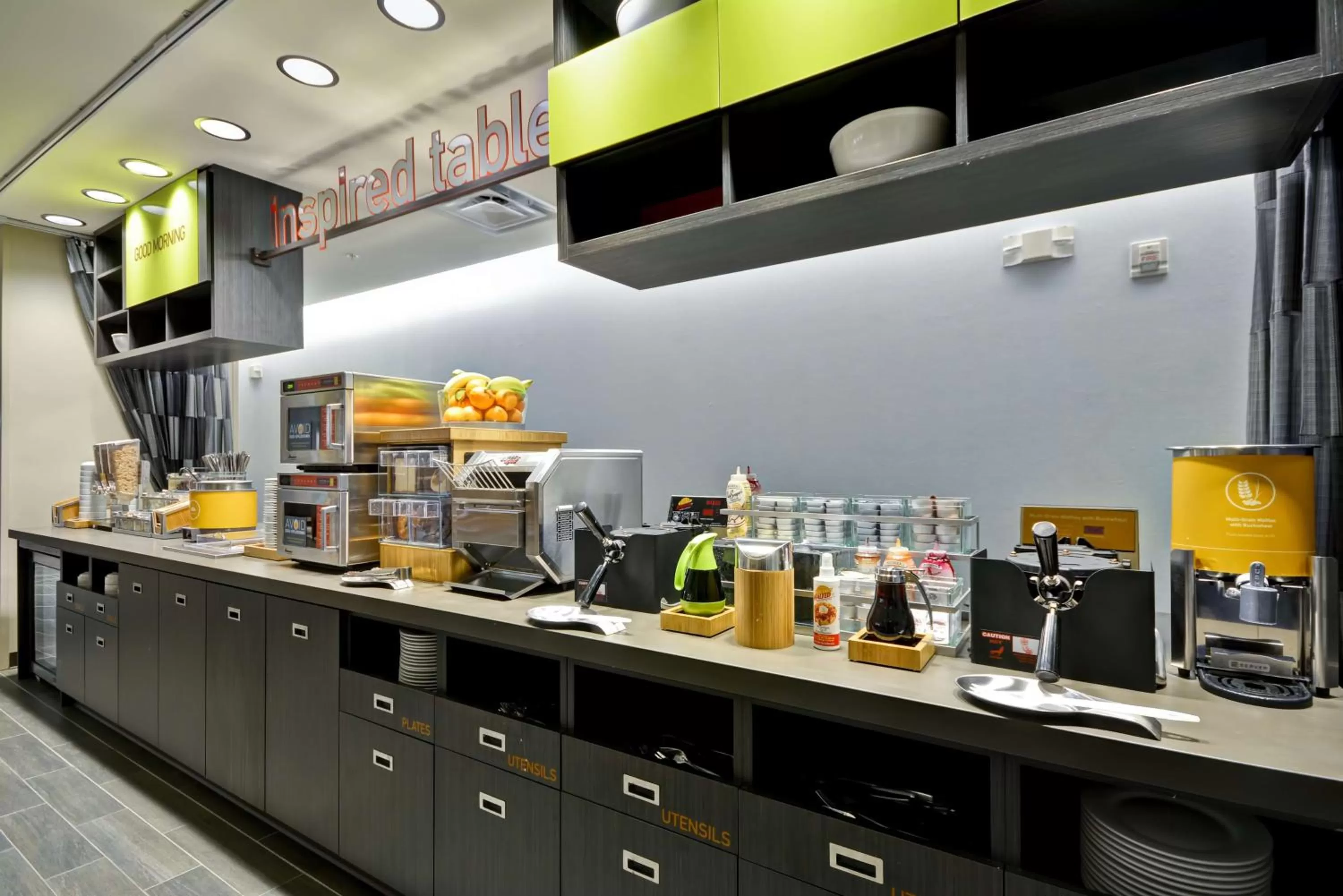 Dining area in Home2 Suites By Hilton Oswego