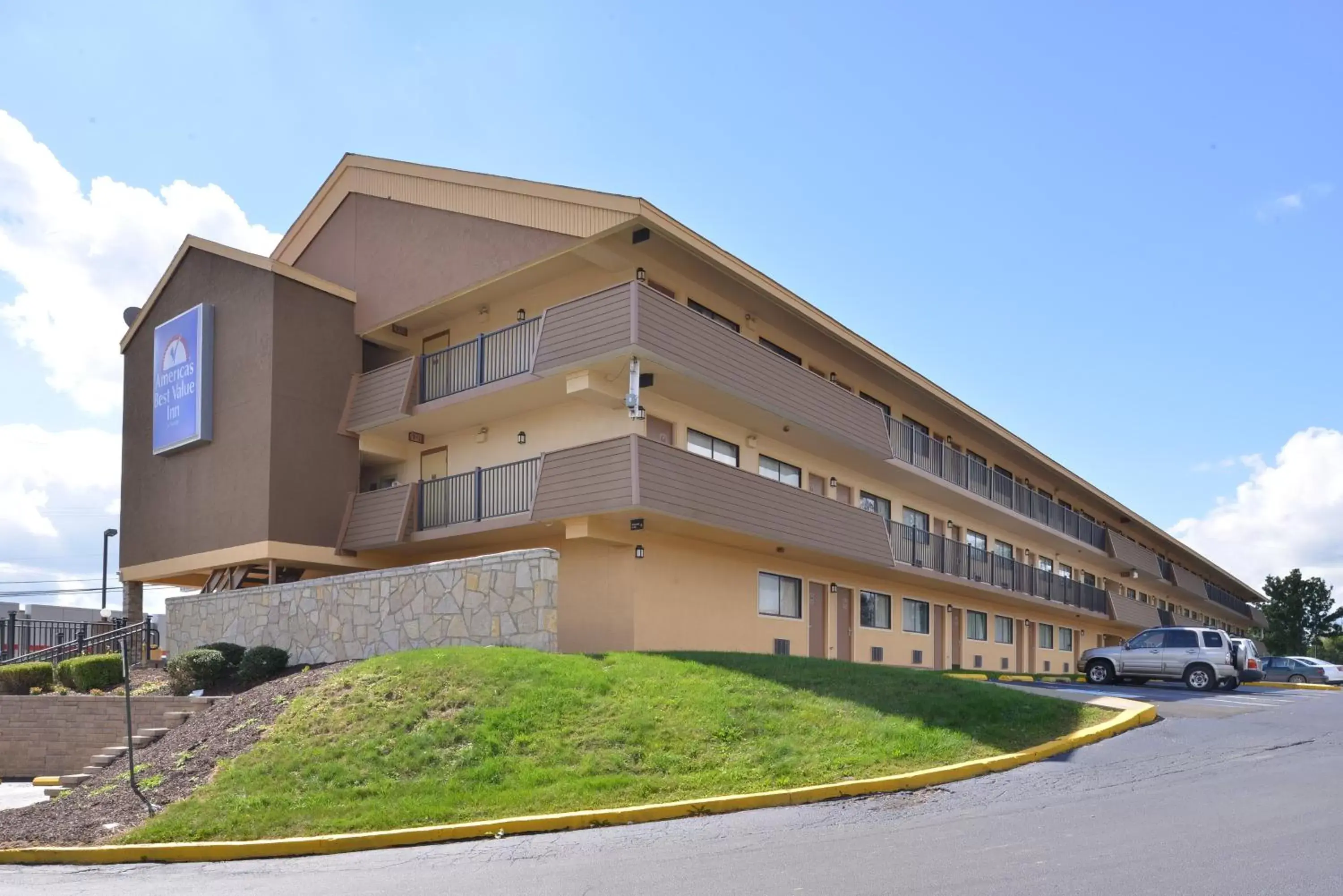 Facade/entrance, Property Building in Americas Best Value Inn-Pittsburgh Airport