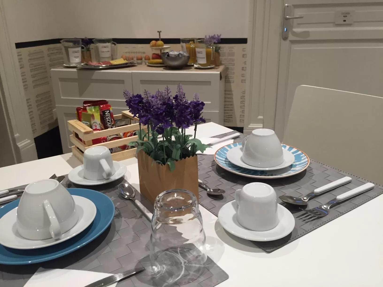 Breakfast in L'Opera Buffa