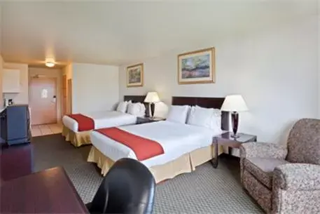 Photo of the whole room, Bed in Holiday Inn Express Corvallis-On the River, an IHG Hotel