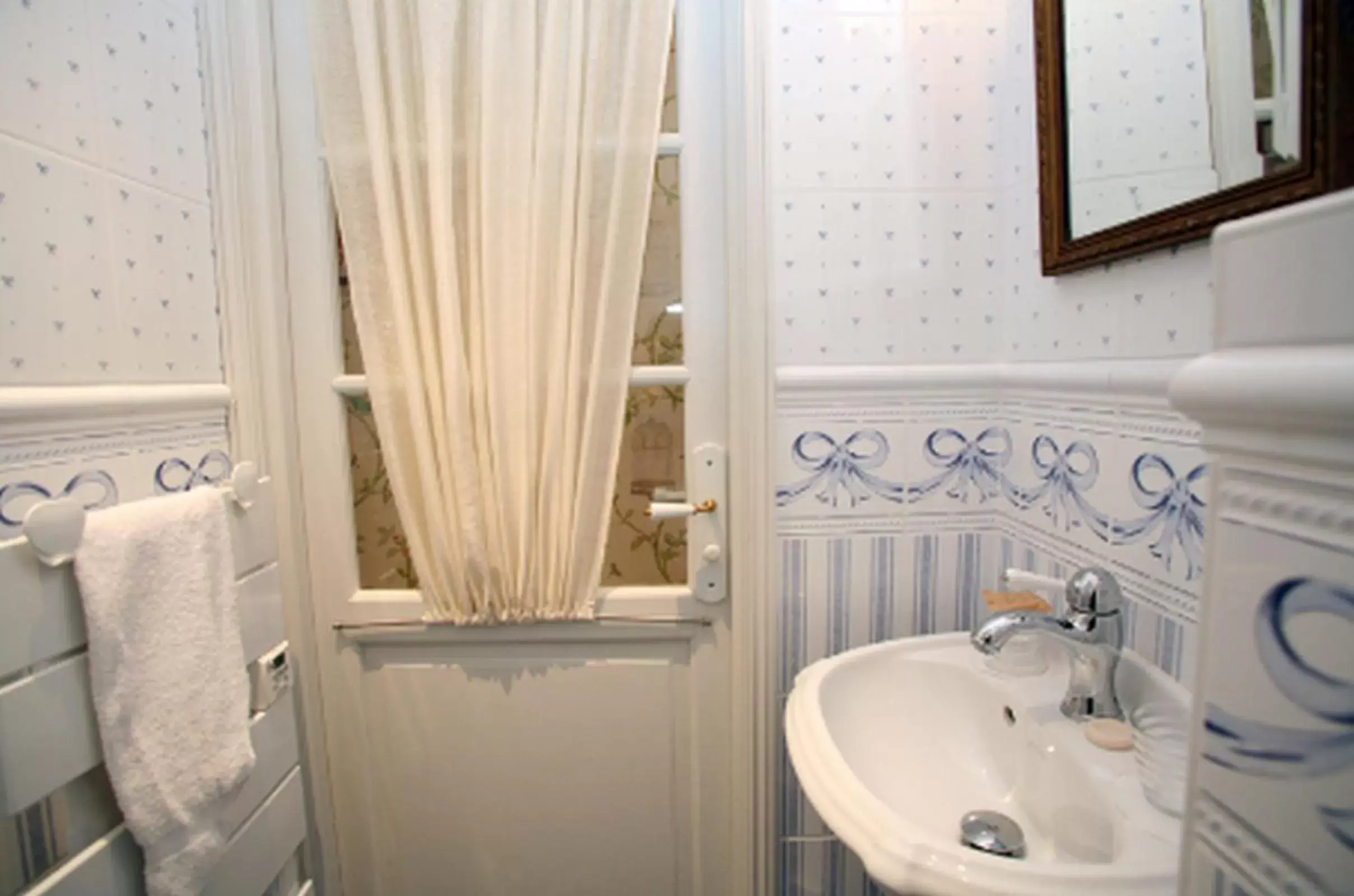 Bathroom in Bayard Bellecour