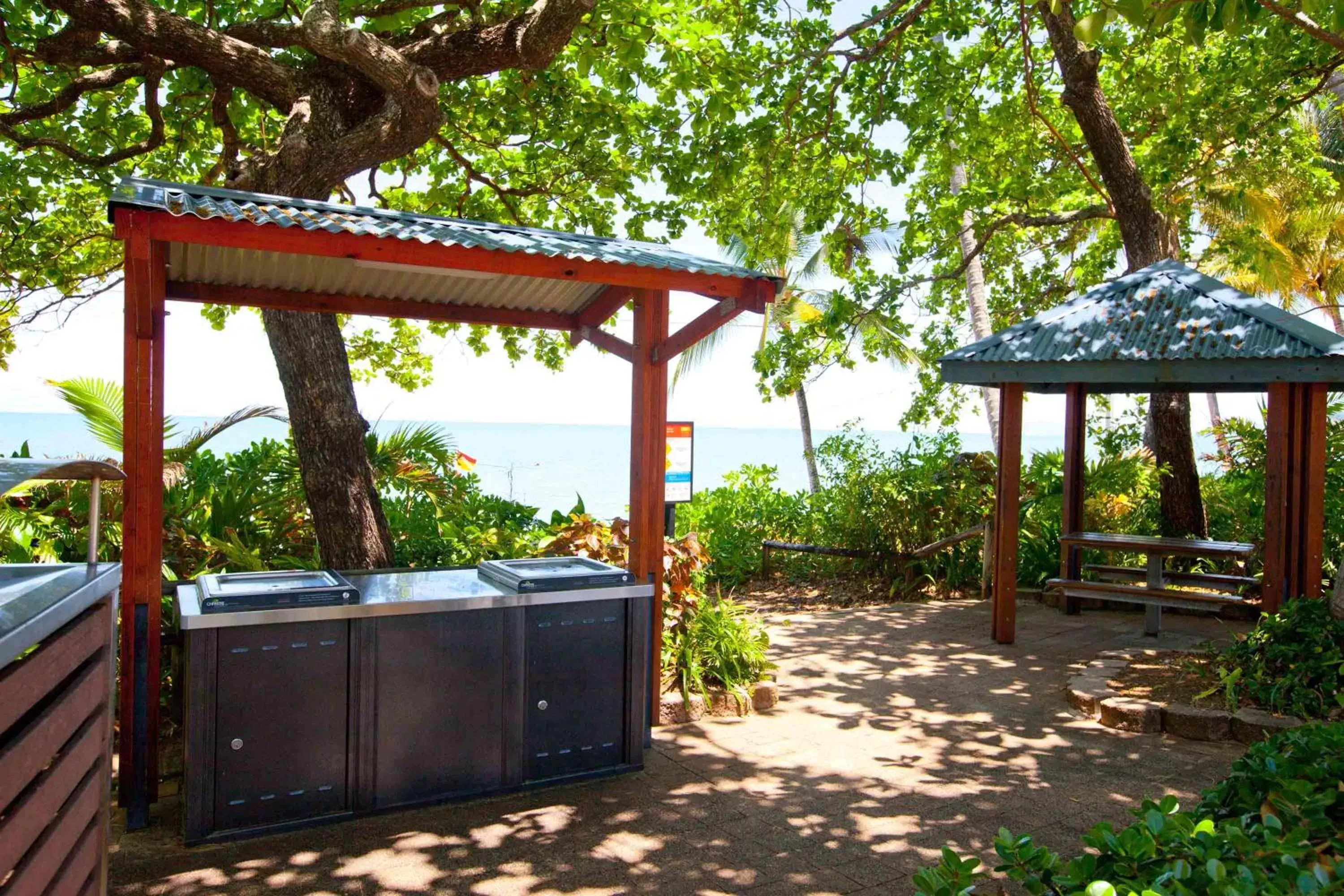 BBQ facilities in Trinity Beach Pacific