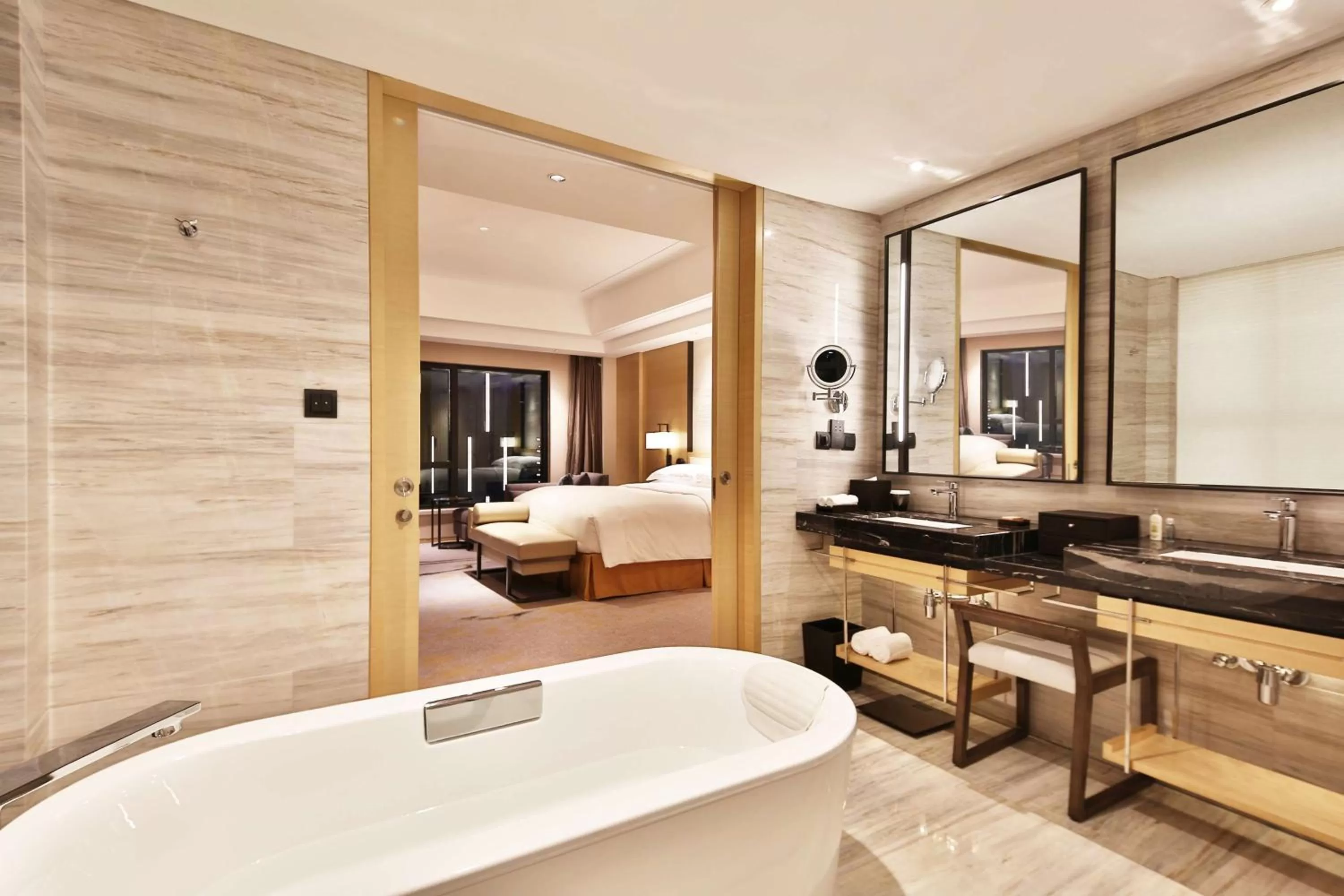 Bathroom, Bed in Hilton Suzhou