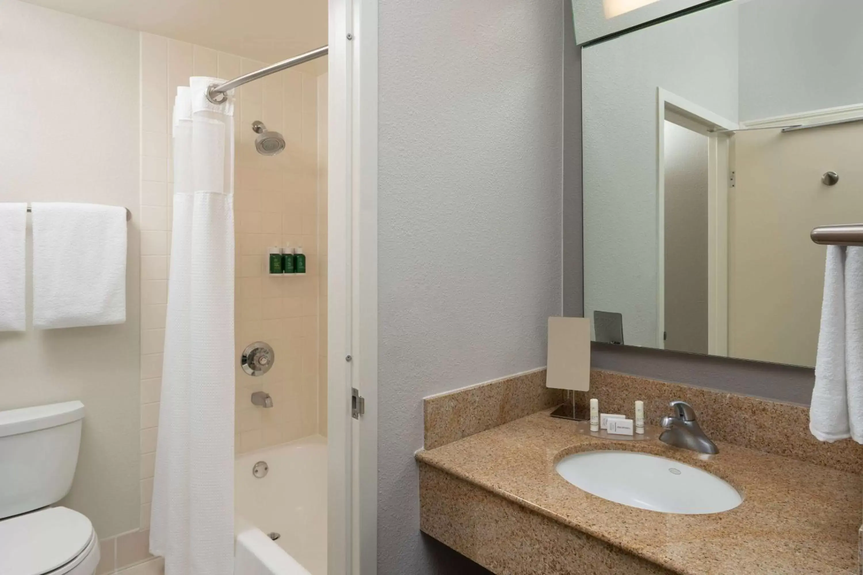 Bathroom in Sonesta Select Miami Lakes